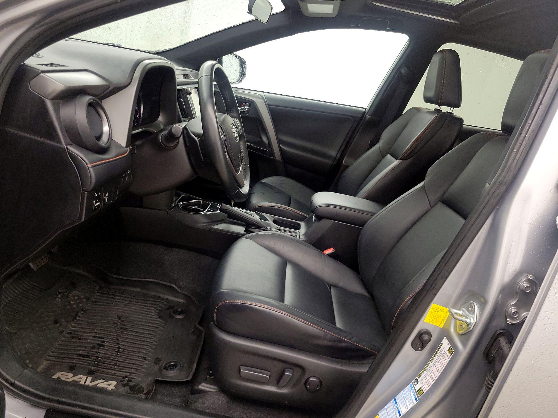 Thumbnail: 2016 Toyota RAV4 - 11