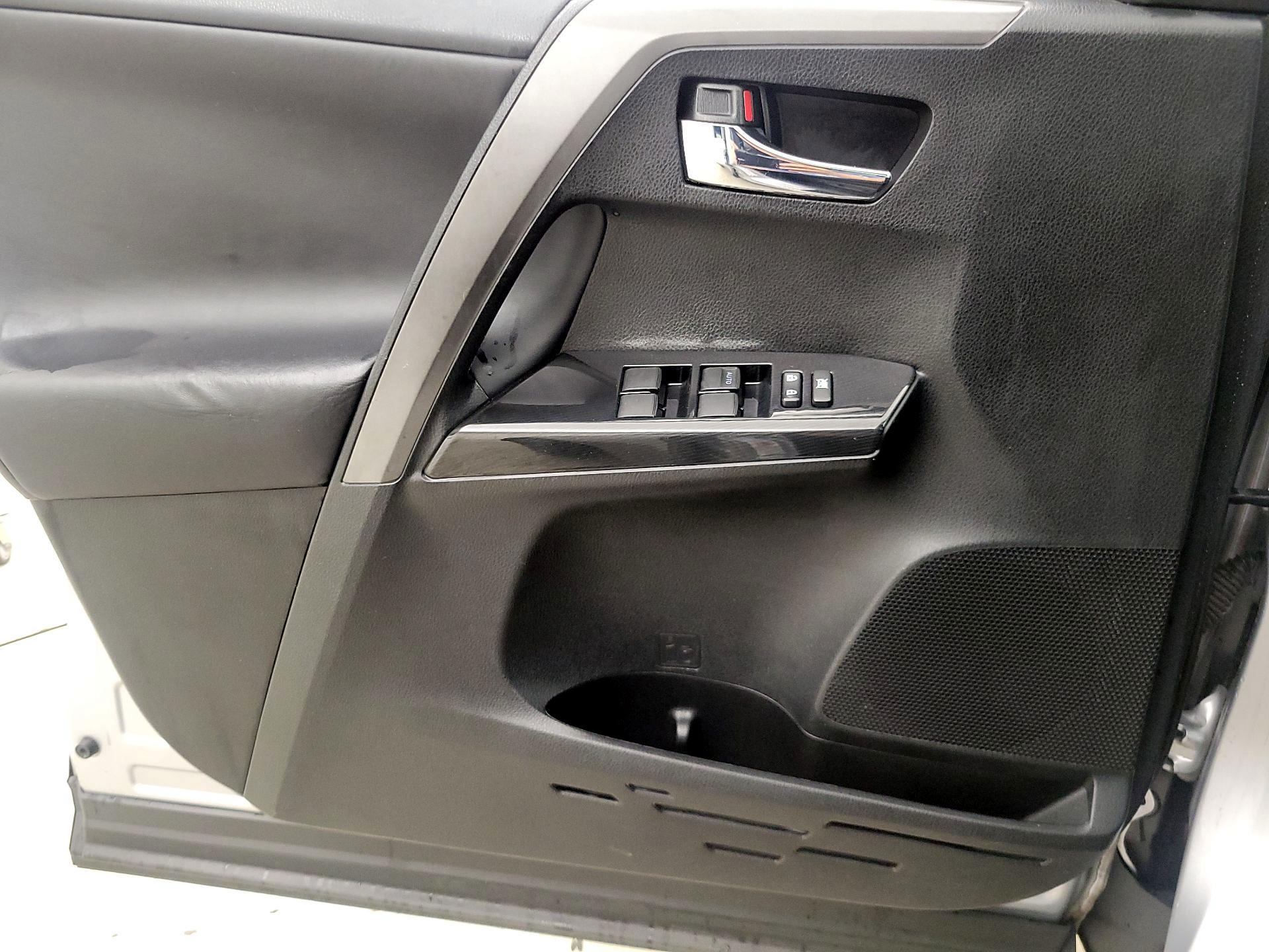 Thumbnail: 2016 Toyota RAV4 - 12