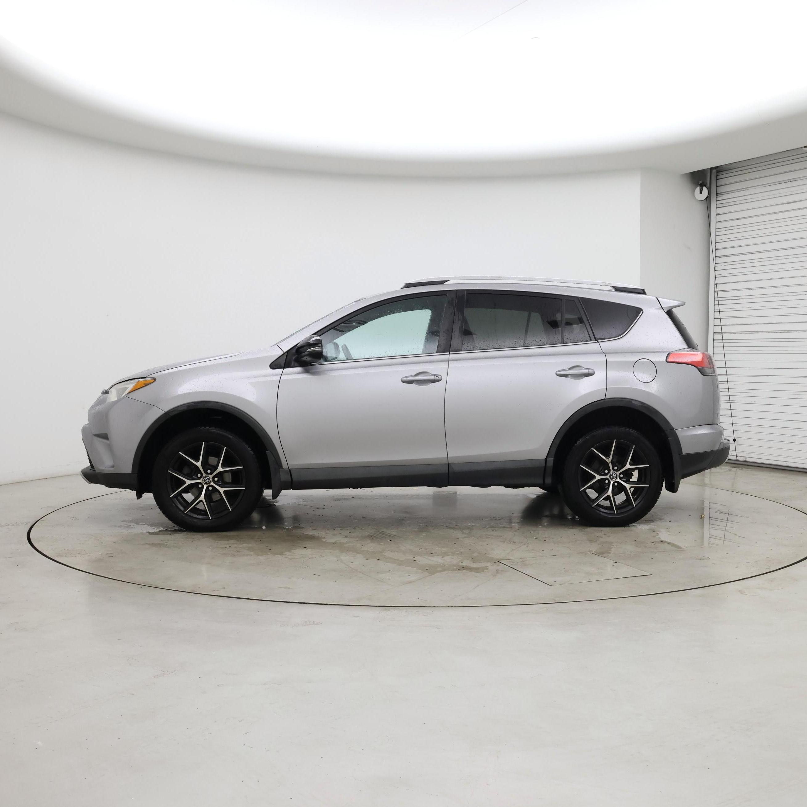 Thumbnail: 2016 Toyota RAV4 - 3