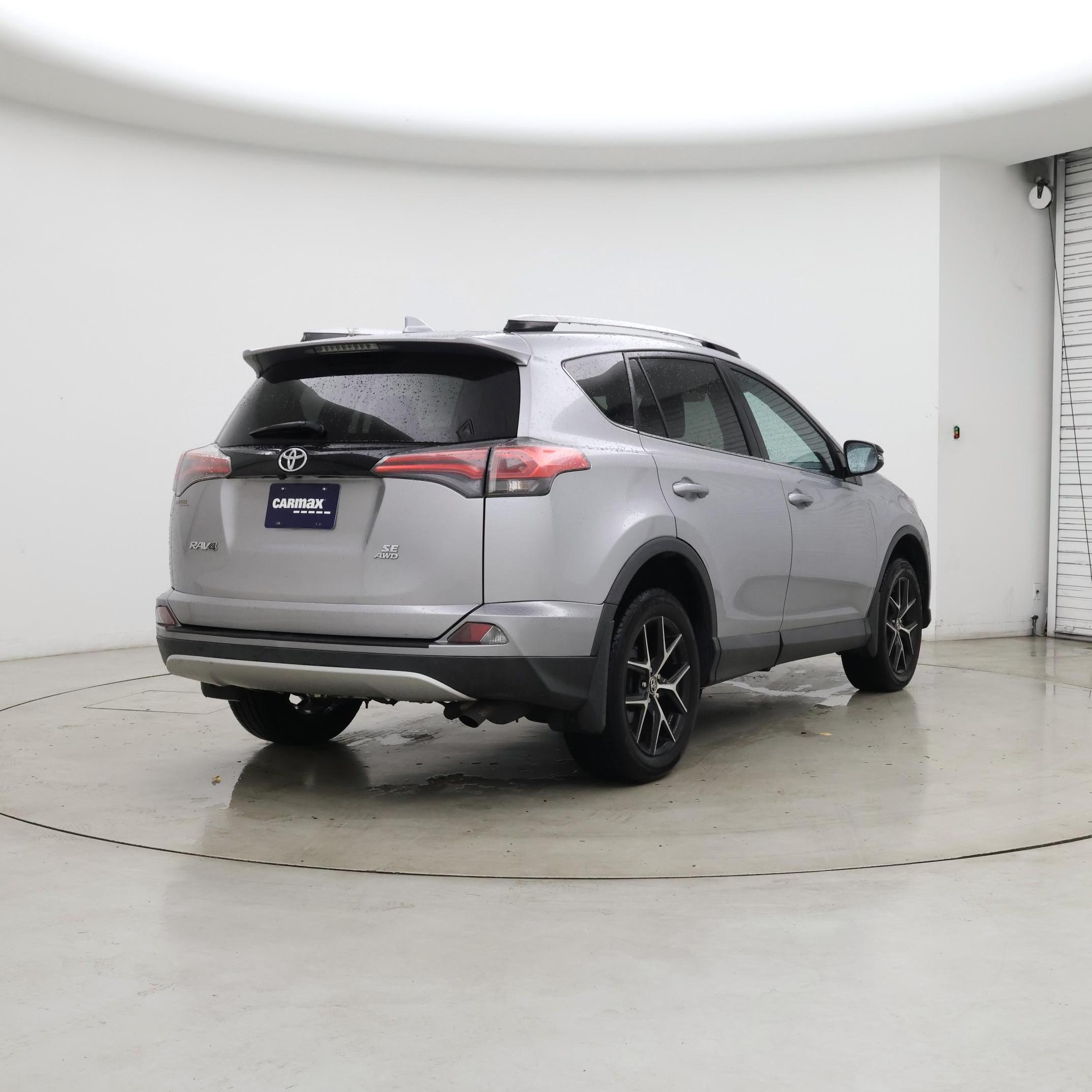 Thumbnail: 2016 Toyota RAV4 - 8