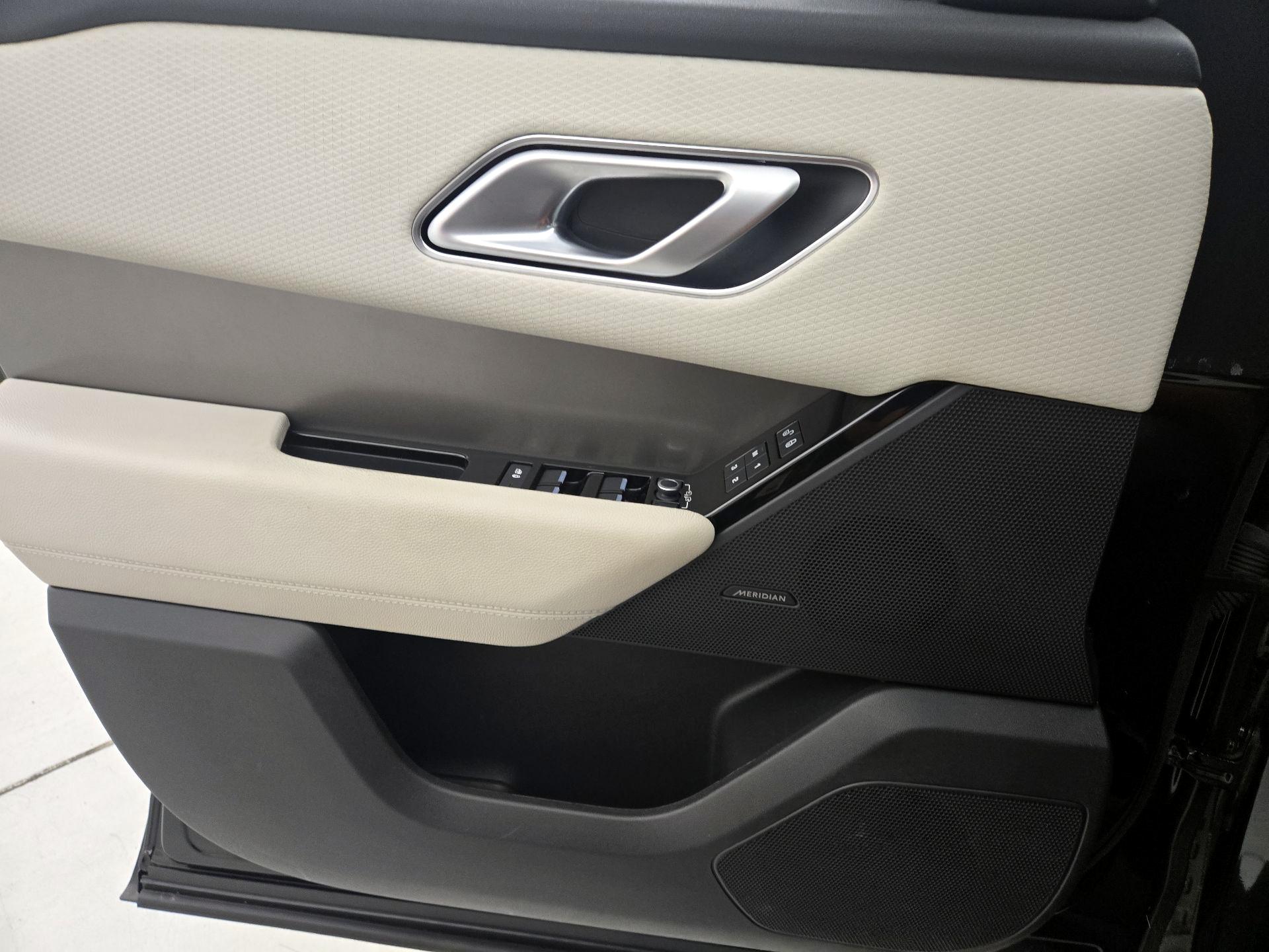 Thumbnail: 2020 Land Rover Range Rover Velar - 12