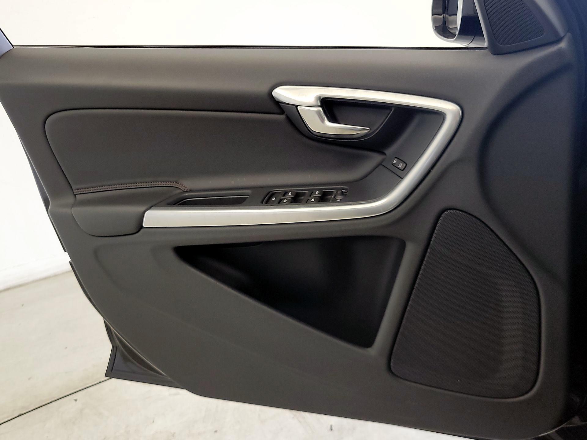 Thumbnail: 2016 Volvo S60 - 12