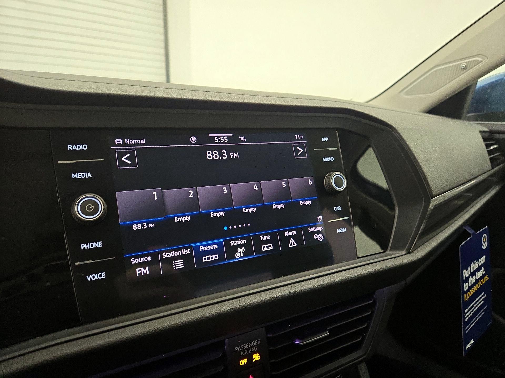 Thumbnail: 2021 Volkswagen Jetta - 15