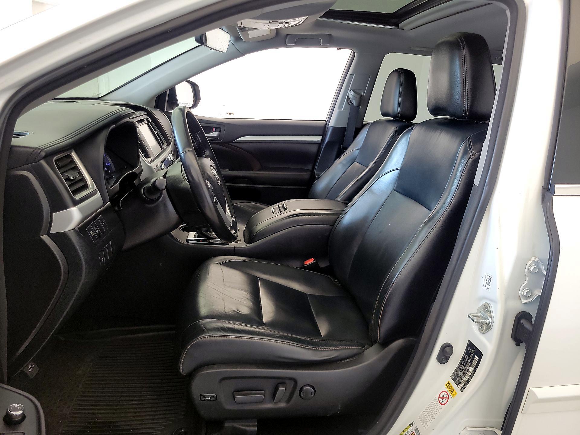 Thumbnail: 2018 Toyota Highlander - 11