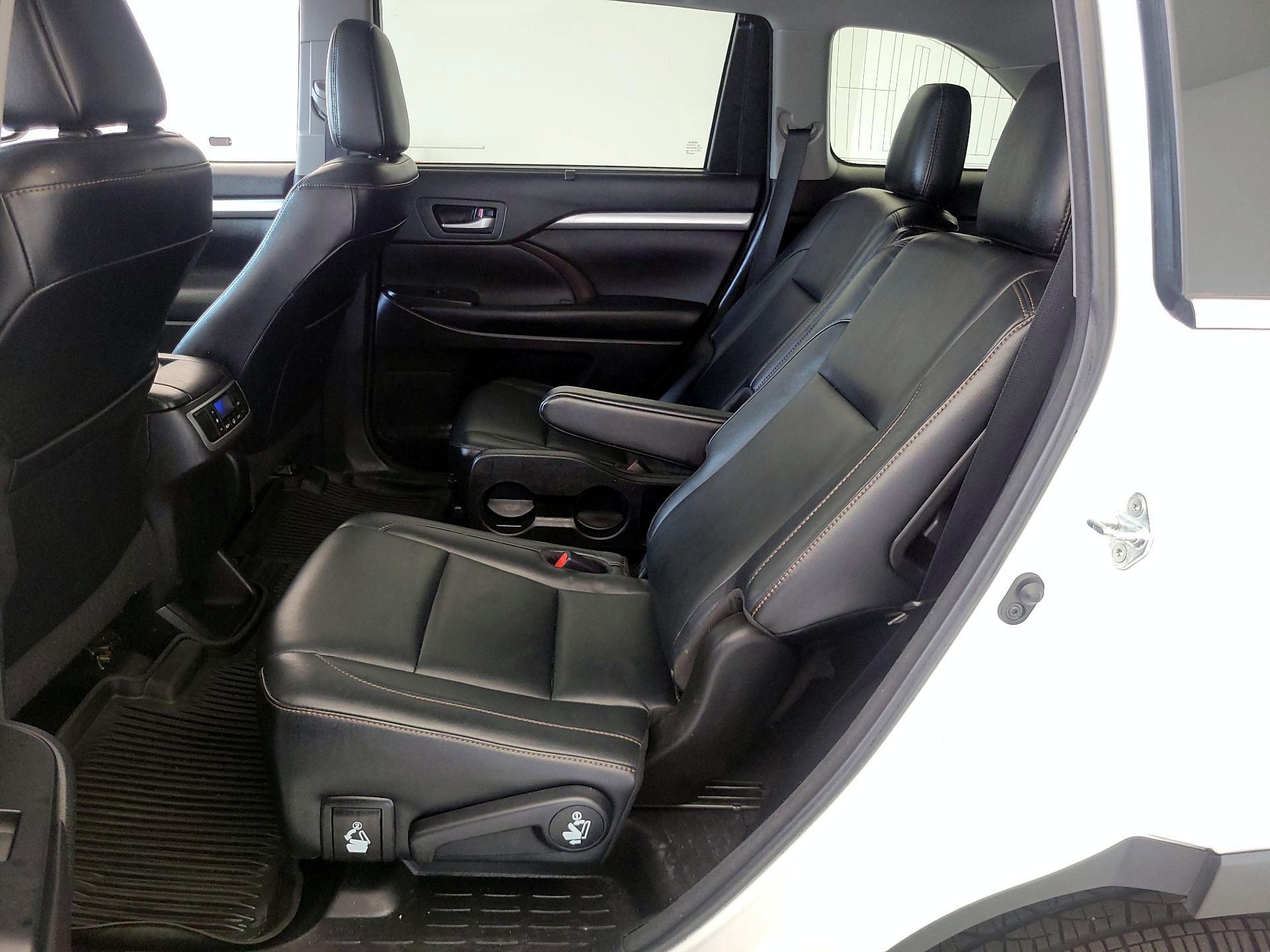 Thumbnail: 2018 Toyota Highlander - 20