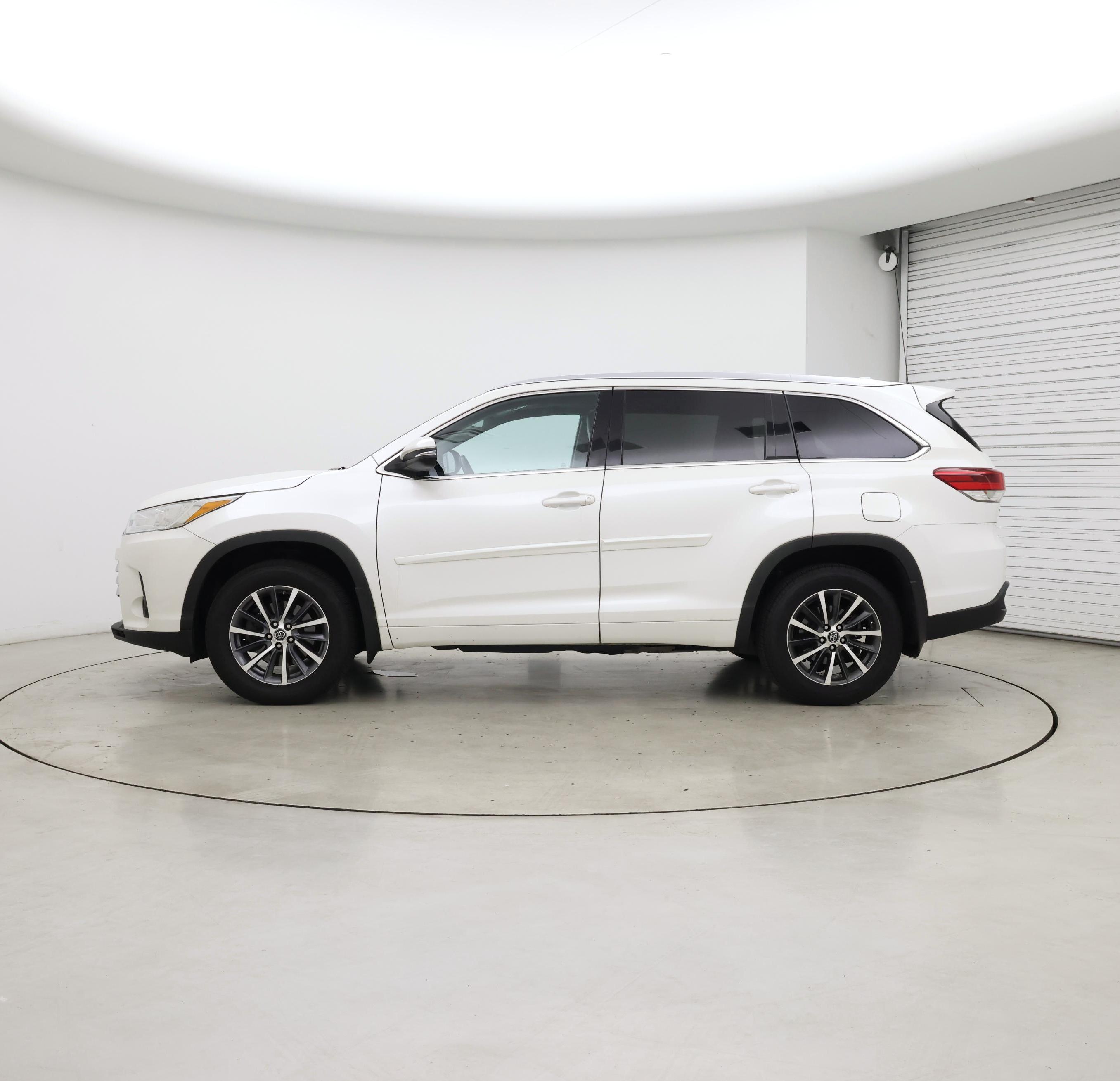 Thumbnail: 2018 Toyota Highlander - 3