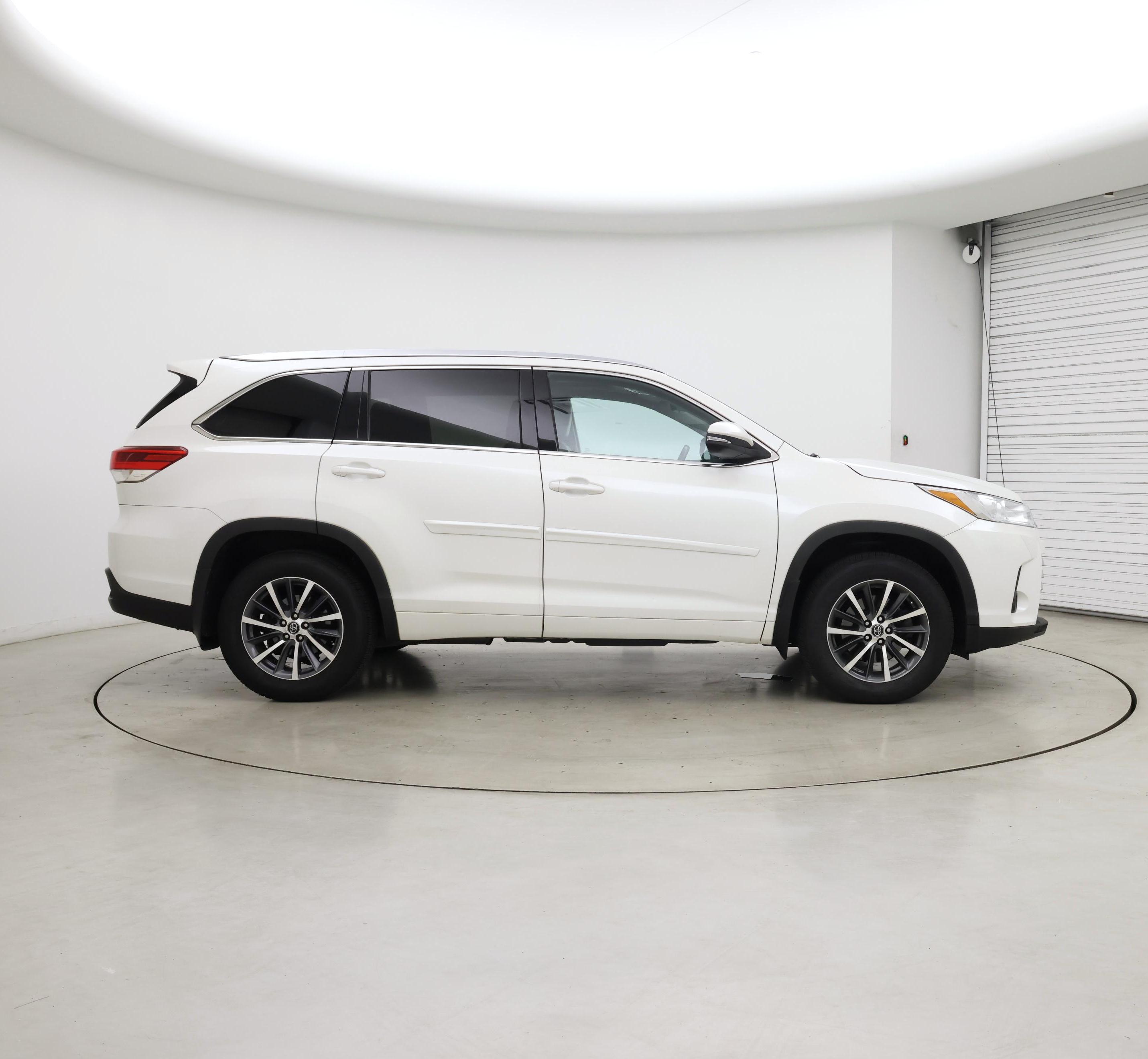 Thumbnail: 2018 Toyota Highlander - 7