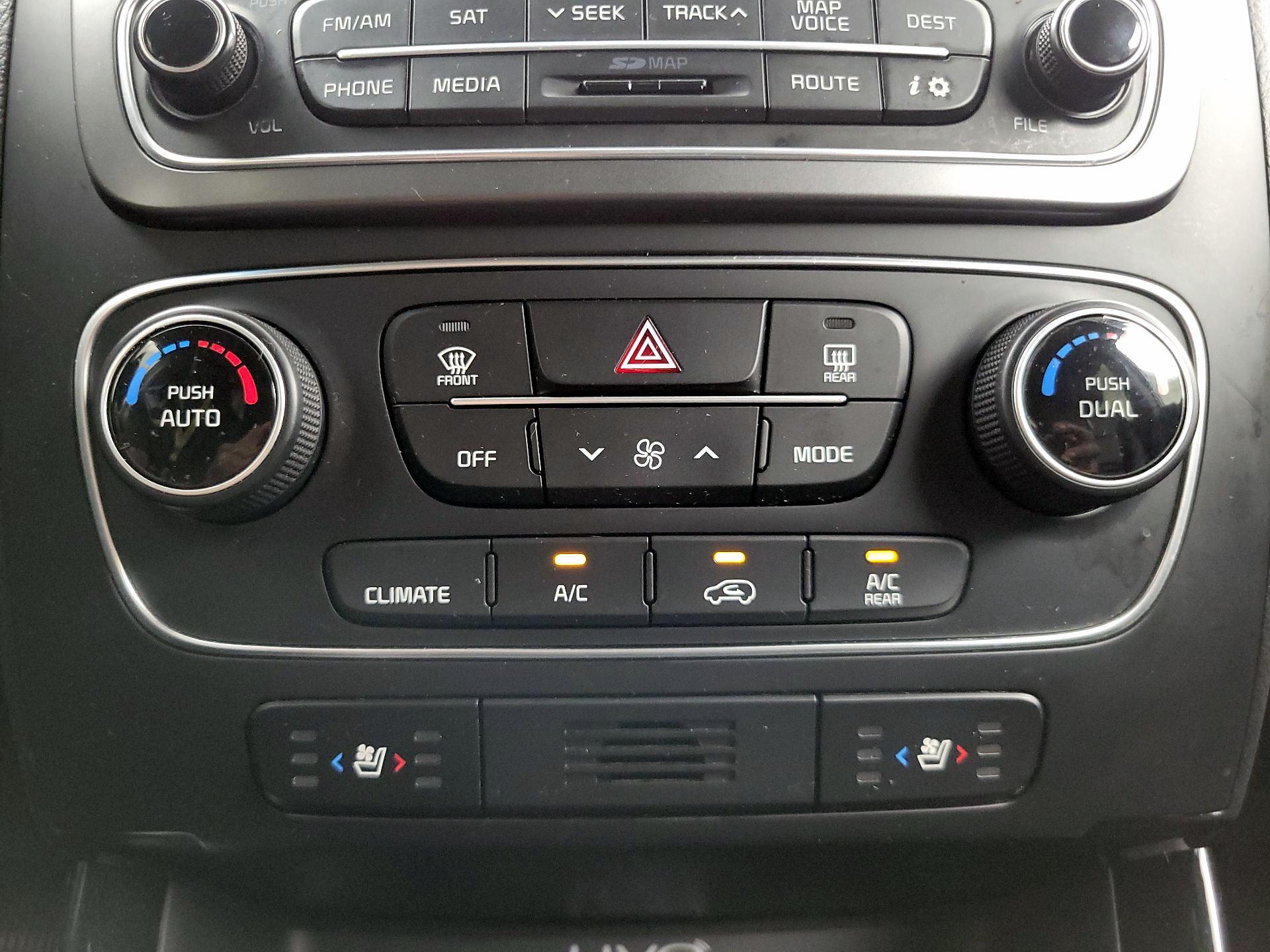 Thumbnail: 2015 Kia Sorento - 17