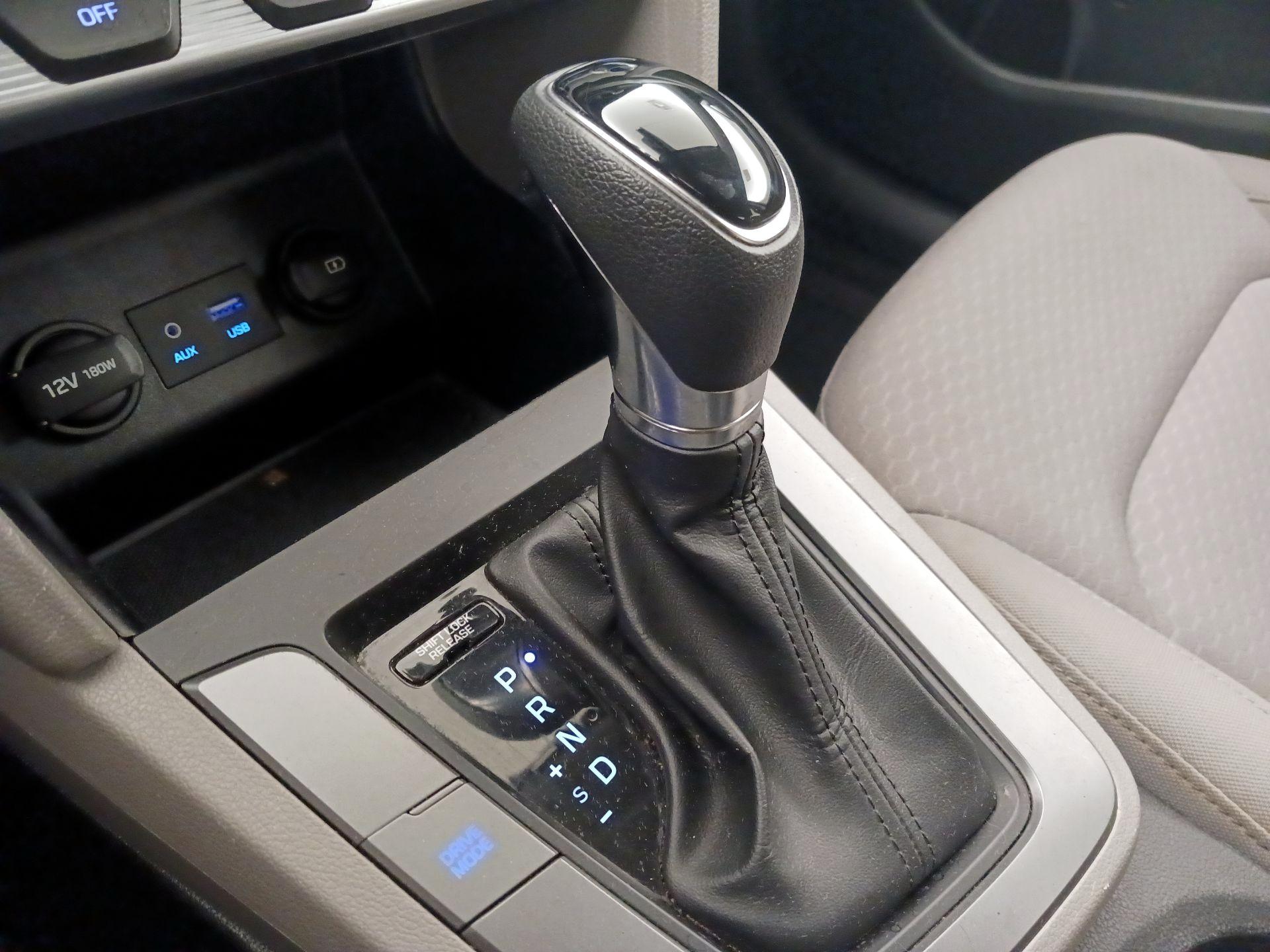 Thumbnail: 2020 Hyundai Elantra - 17