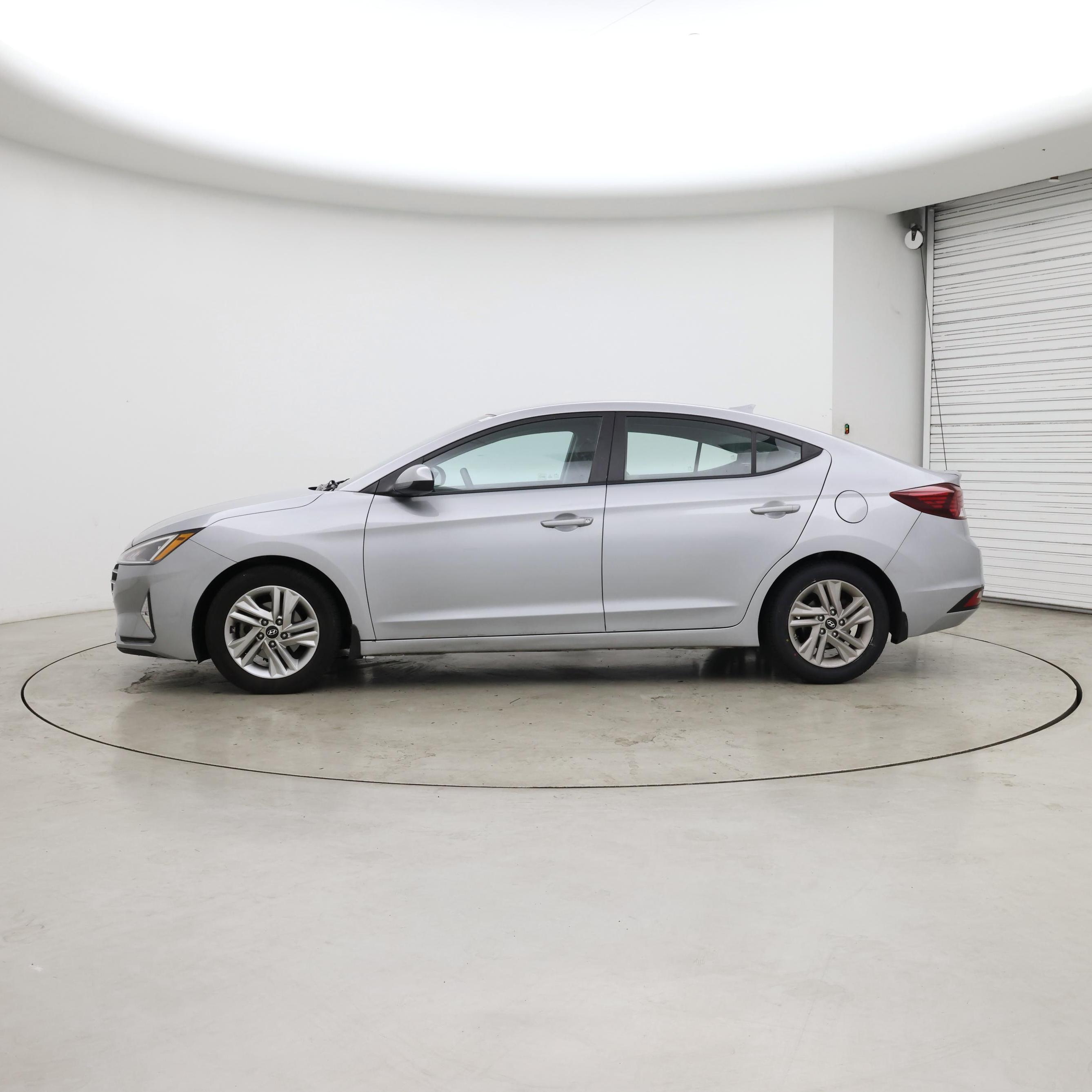 Thumbnail: 2020 Hyundai Elantra - 3