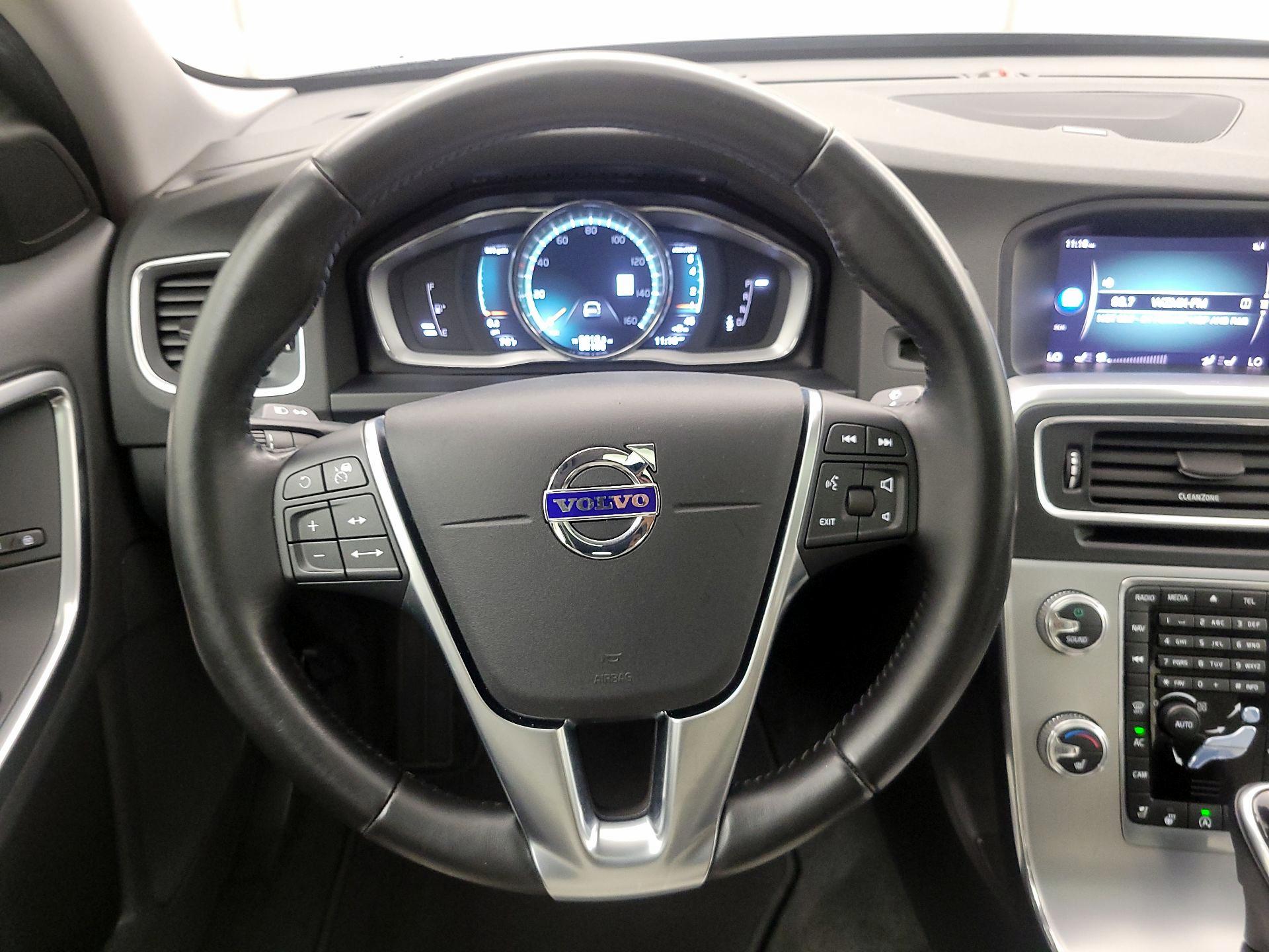 Thumbnail: 2018 Volvo S60 - 10