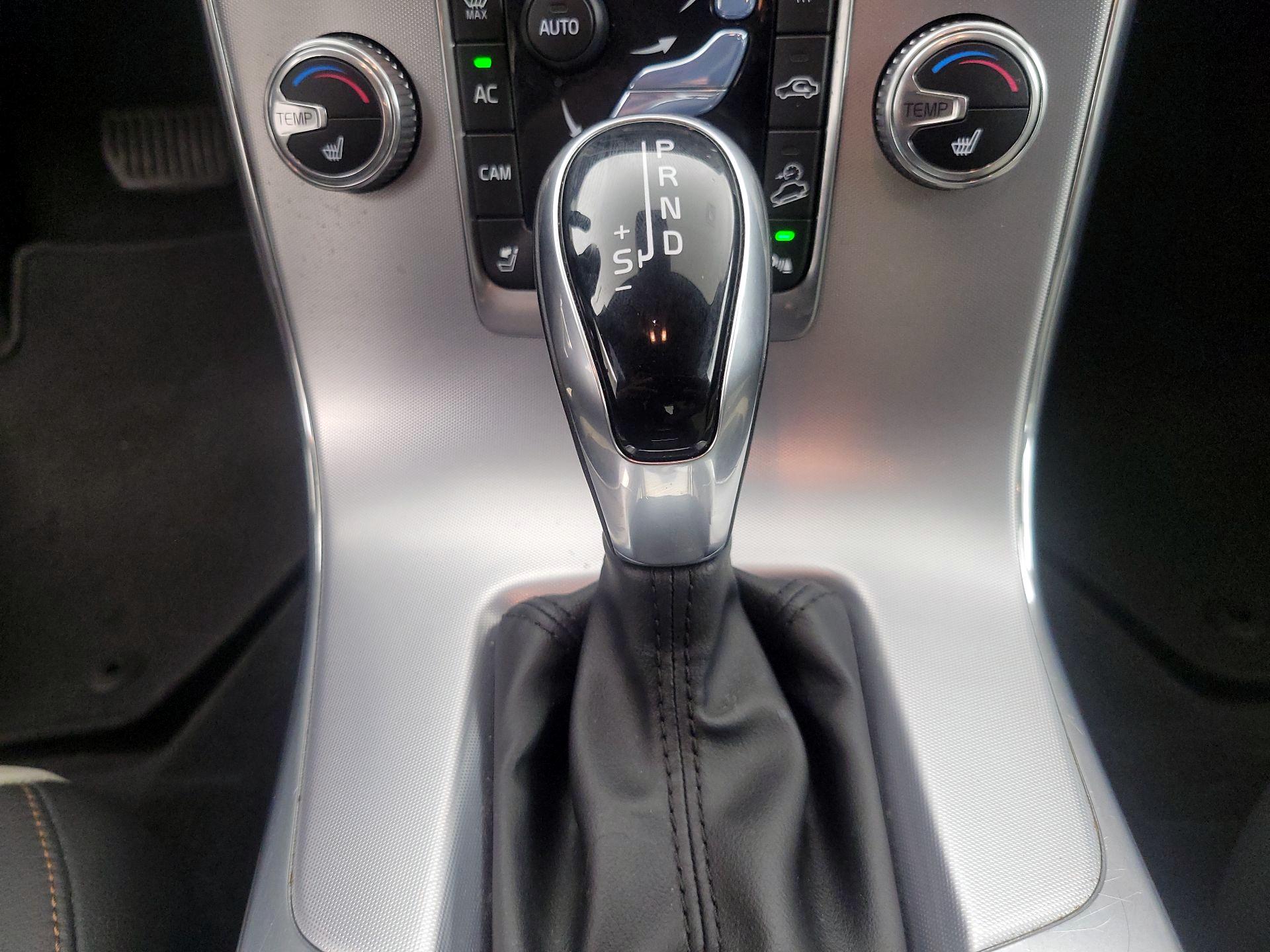 Thumbnail: 2018 Volvo S60 - 17