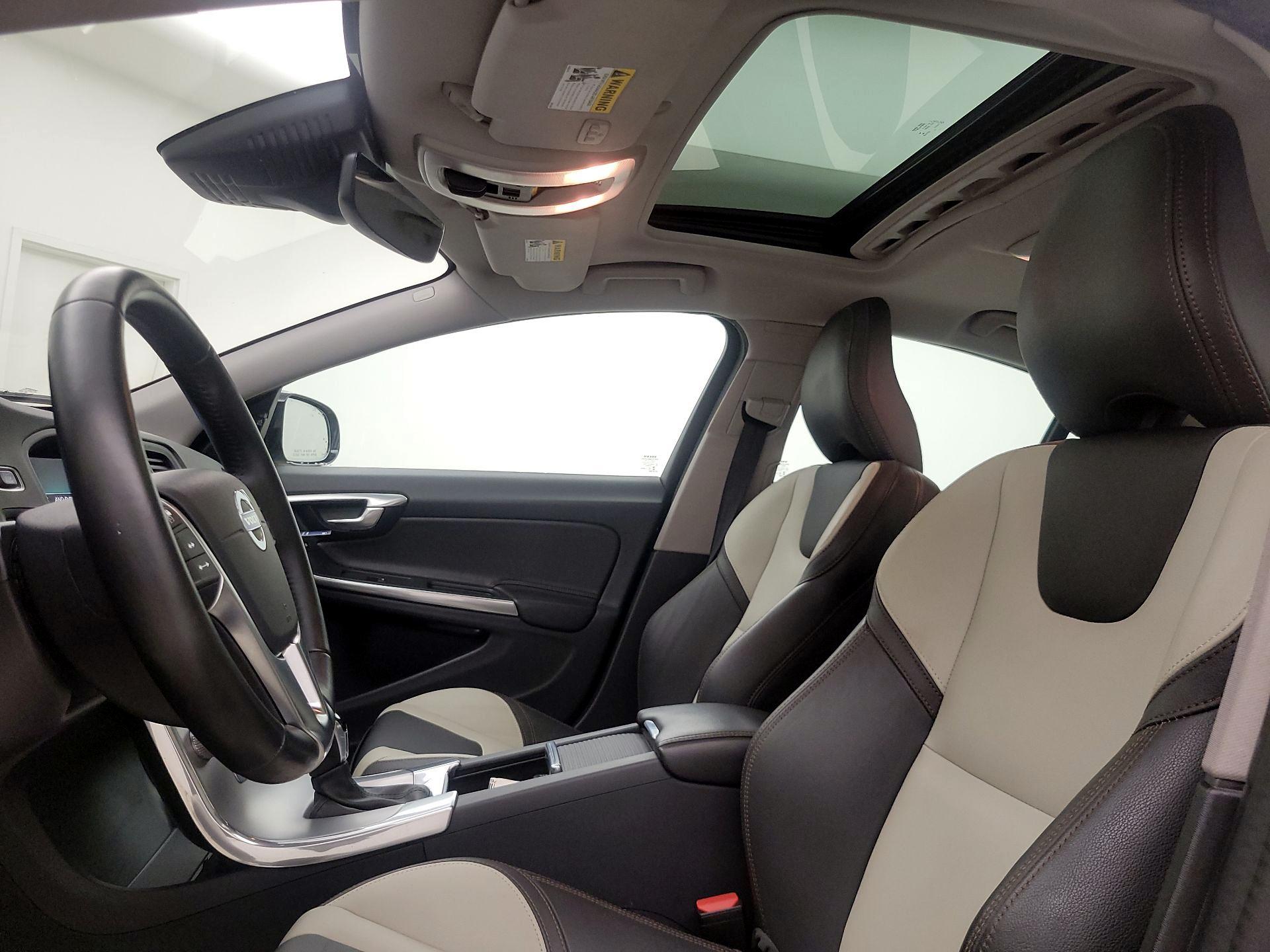 Thumbnail: 2018 Volvo S60 - 19