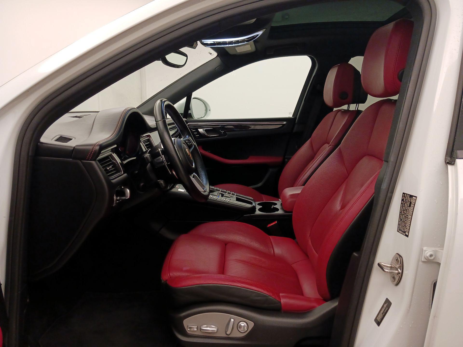 Thumbnail: 2018 Porsche Macan - 11