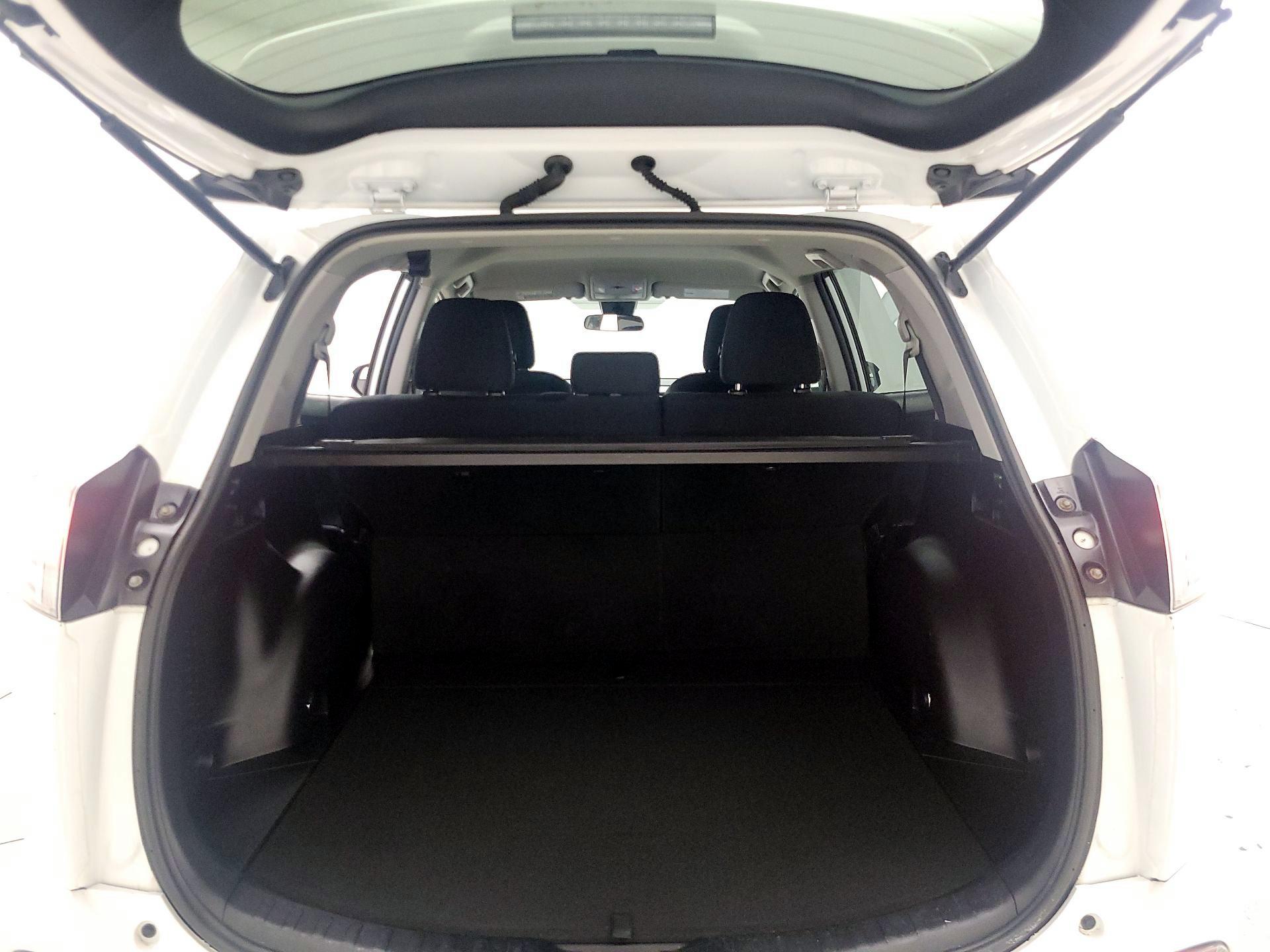 Thumbnail: 2017 Toyota RAV4 - 20