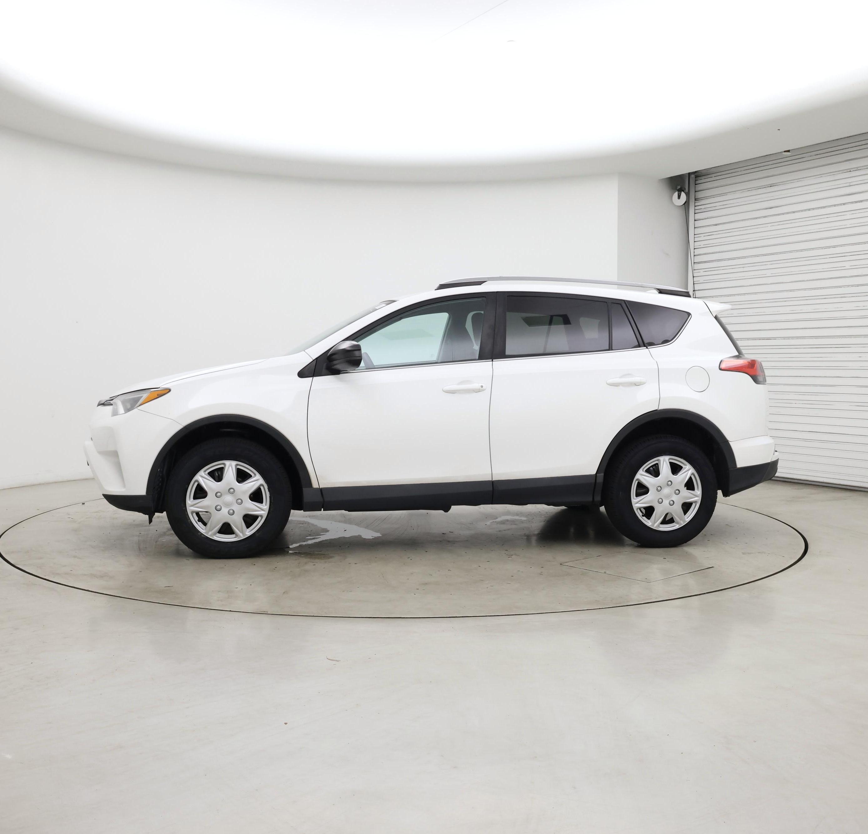 Thumbnail: 2017 Toyota RAV4 - 3