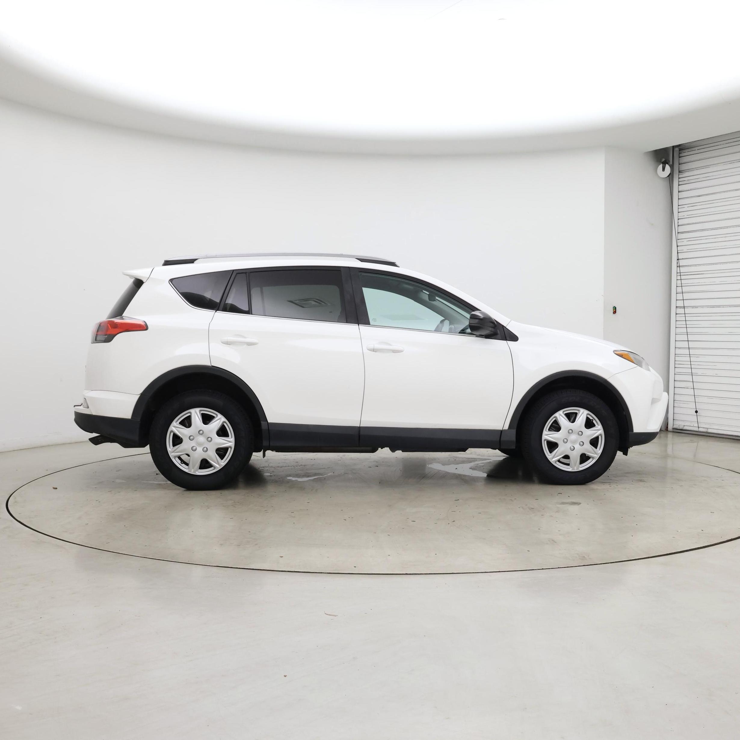 Thumbnail: 2017 Toyota RAV4 - 7
