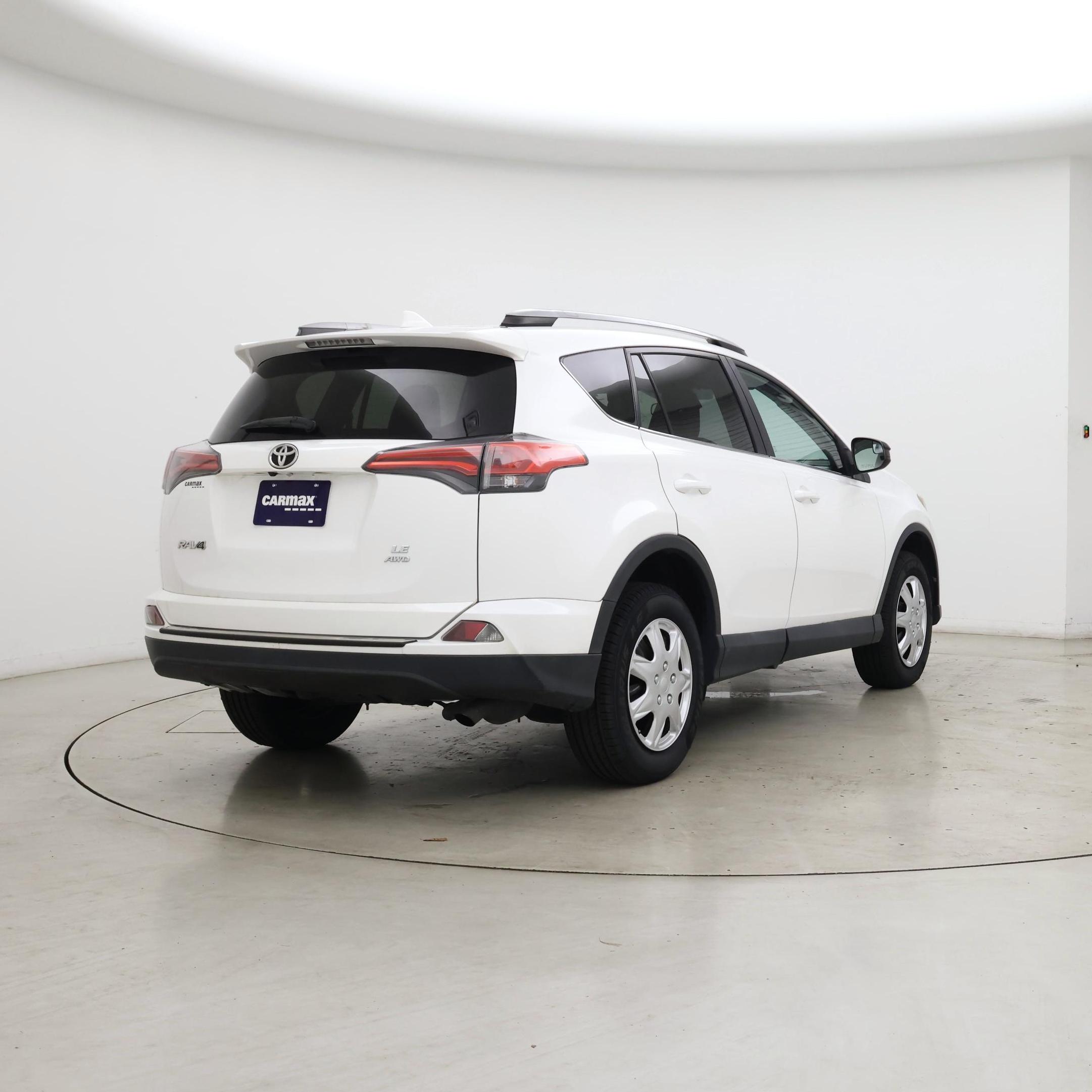Thumbnail: 2017 Toyota RAV4 - 8