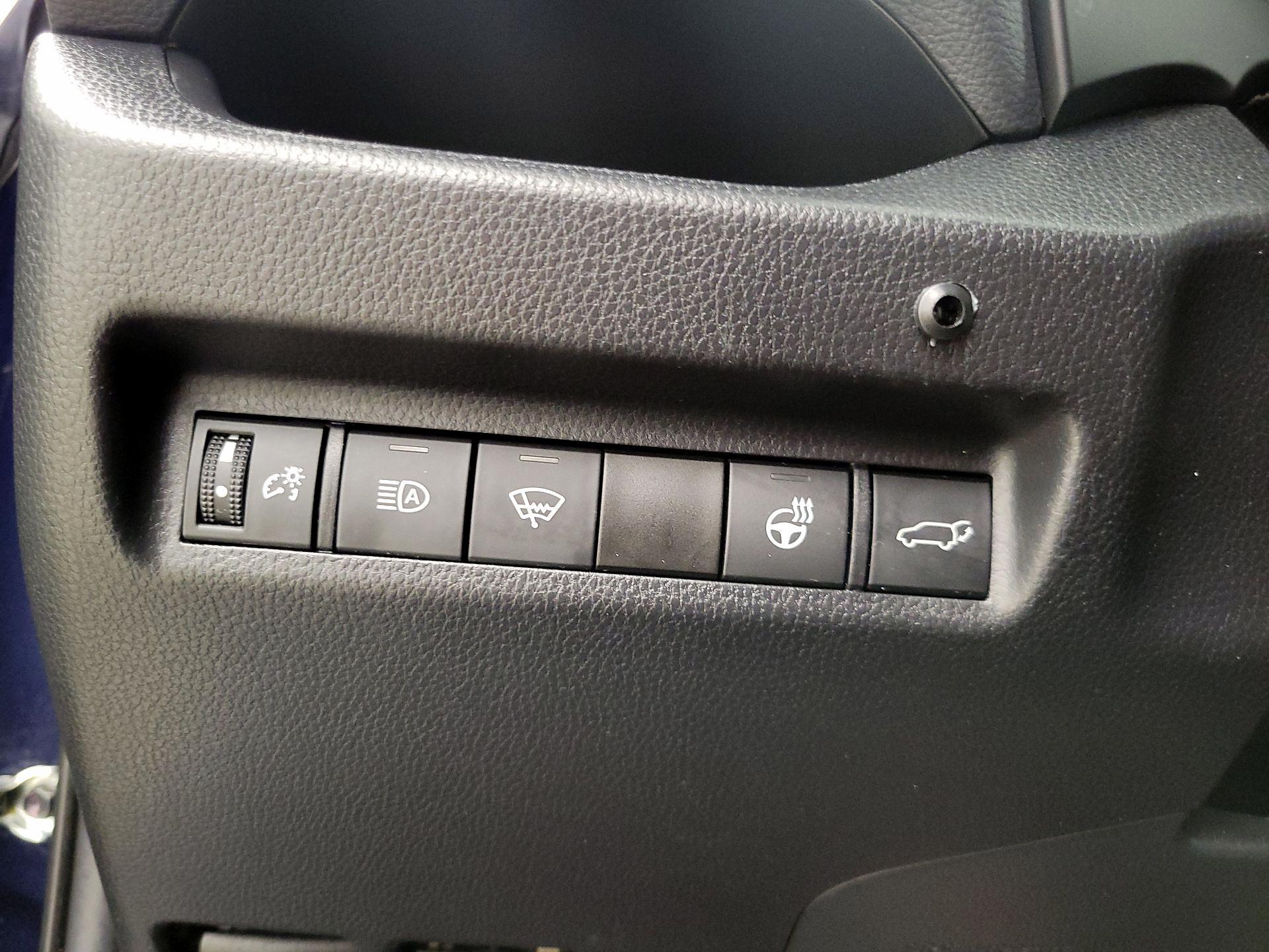 Thumbnail: 2021 Toyota RAV4 - 13