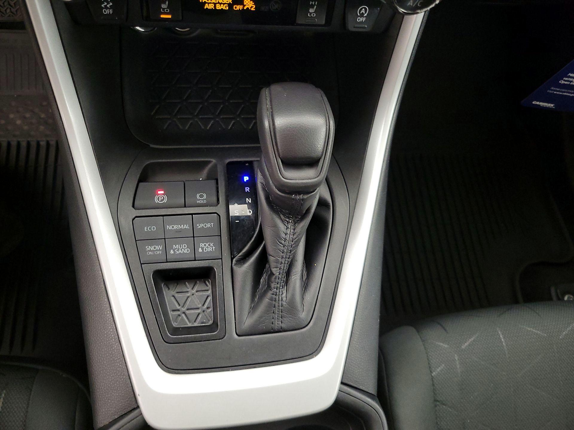 Thumbnail: 2021 Toyota RAV4 - 17