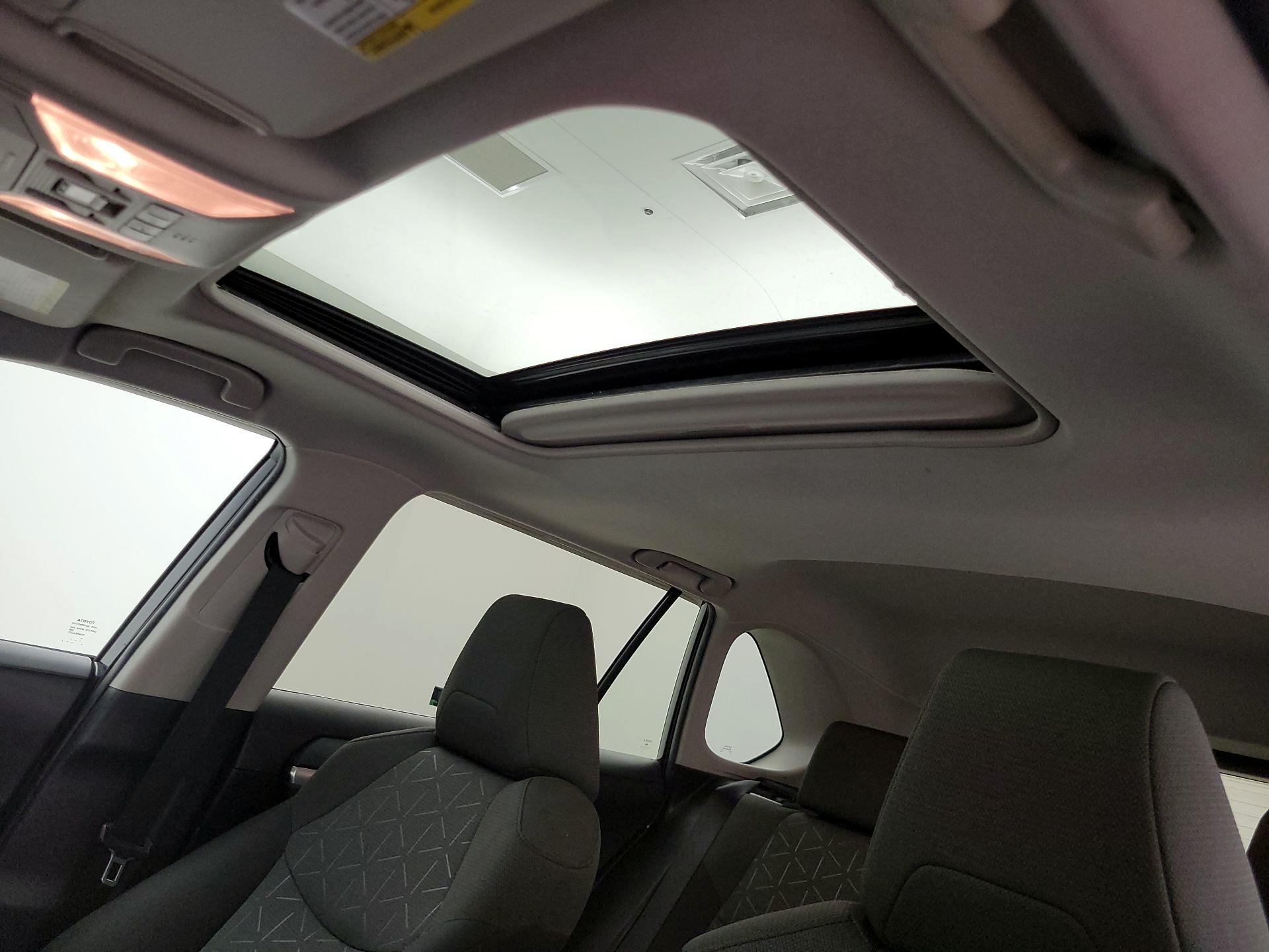 Thumbnail: 2021 Toyota RAV4 - 19