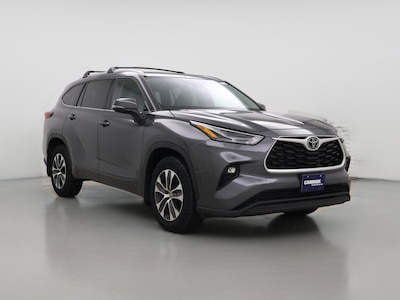Gray 2022 Toyota Highlander XLE