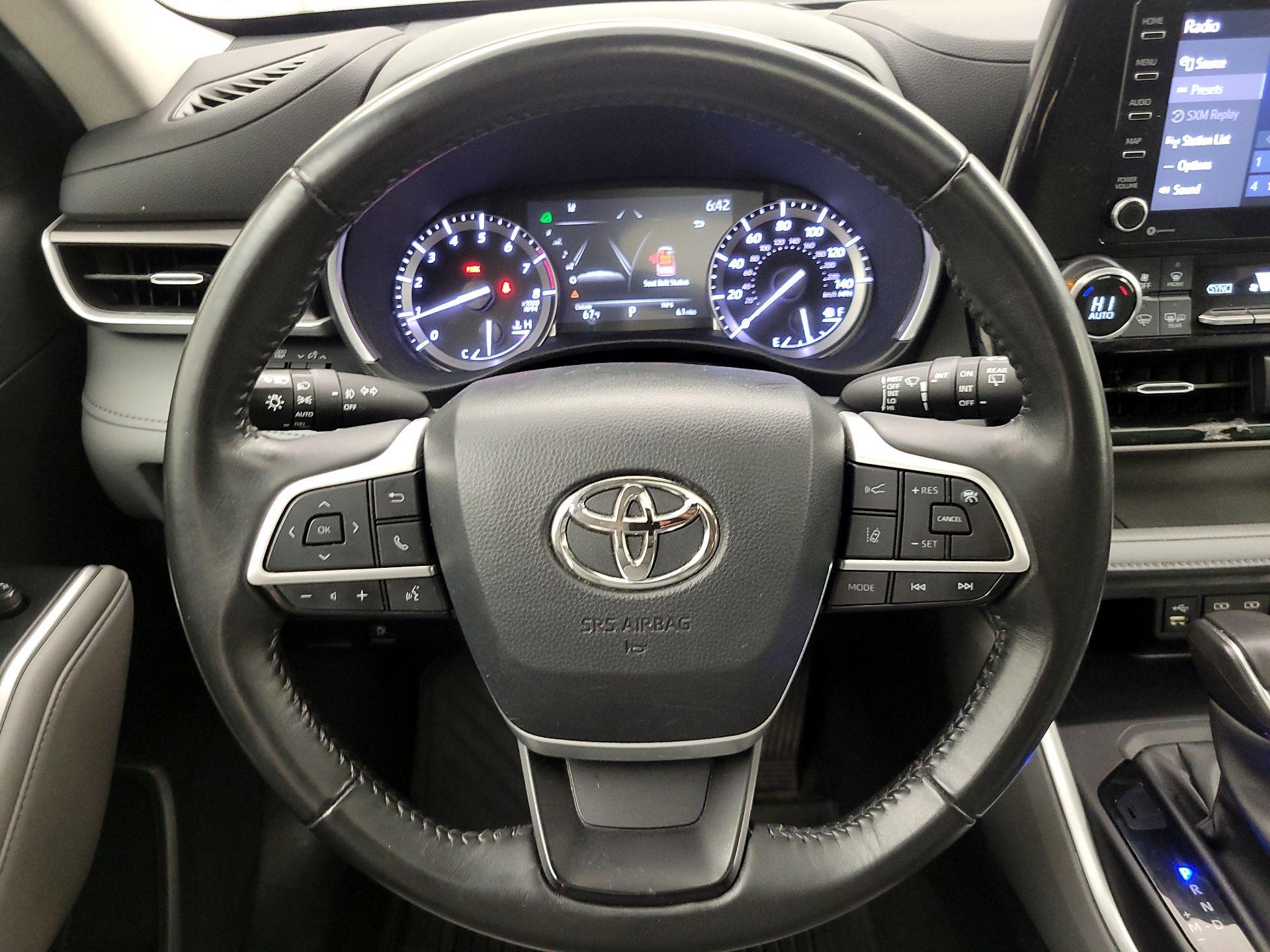 Thumbnail: 2022 Toyota Highlander - 10