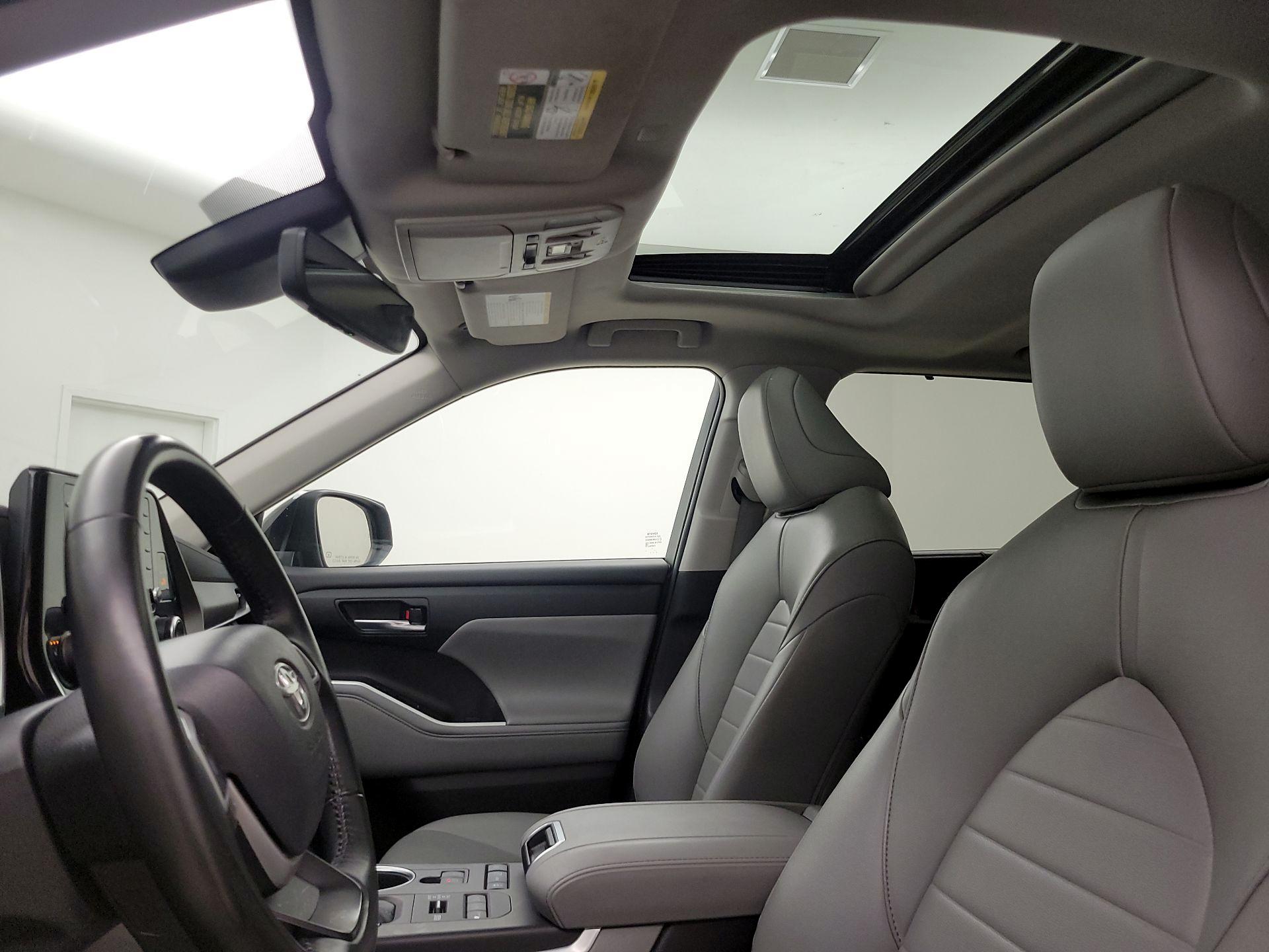 Thumbnail: 2022 Toyota Highlander - 19