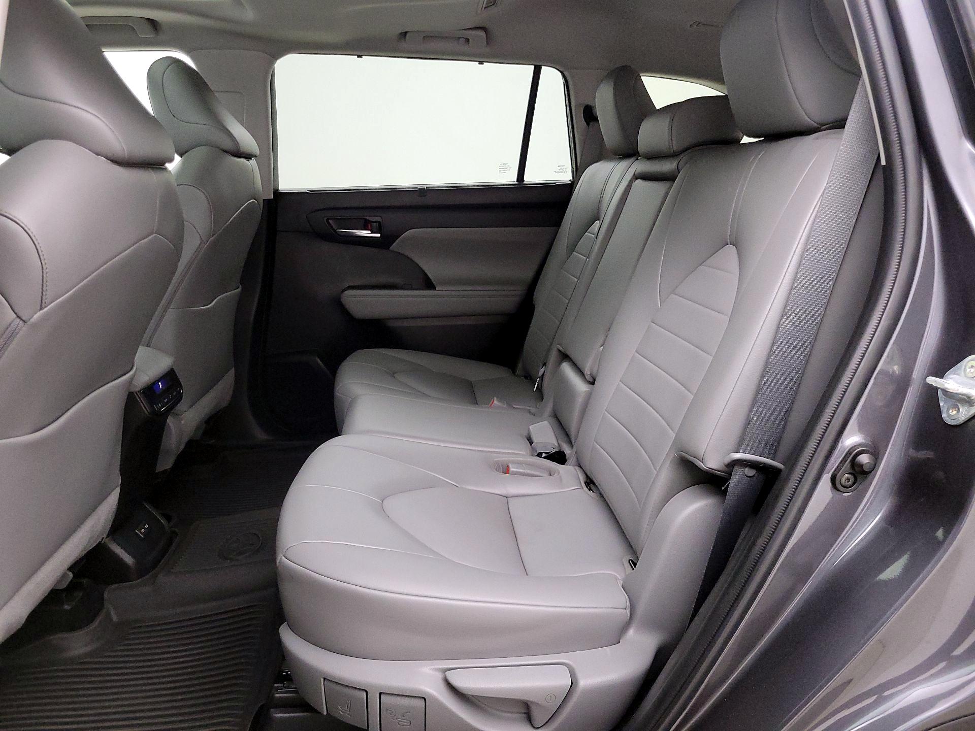 Thumbnail: 2022 Toyota Highlander - 20