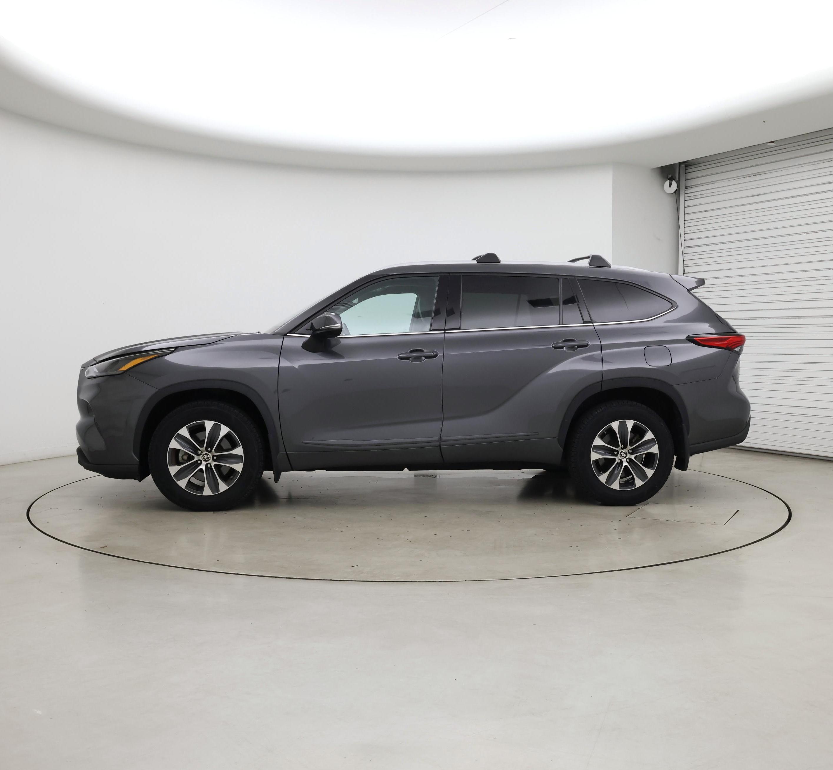 Thumbnail: 2022 Toyota Highlander - 3