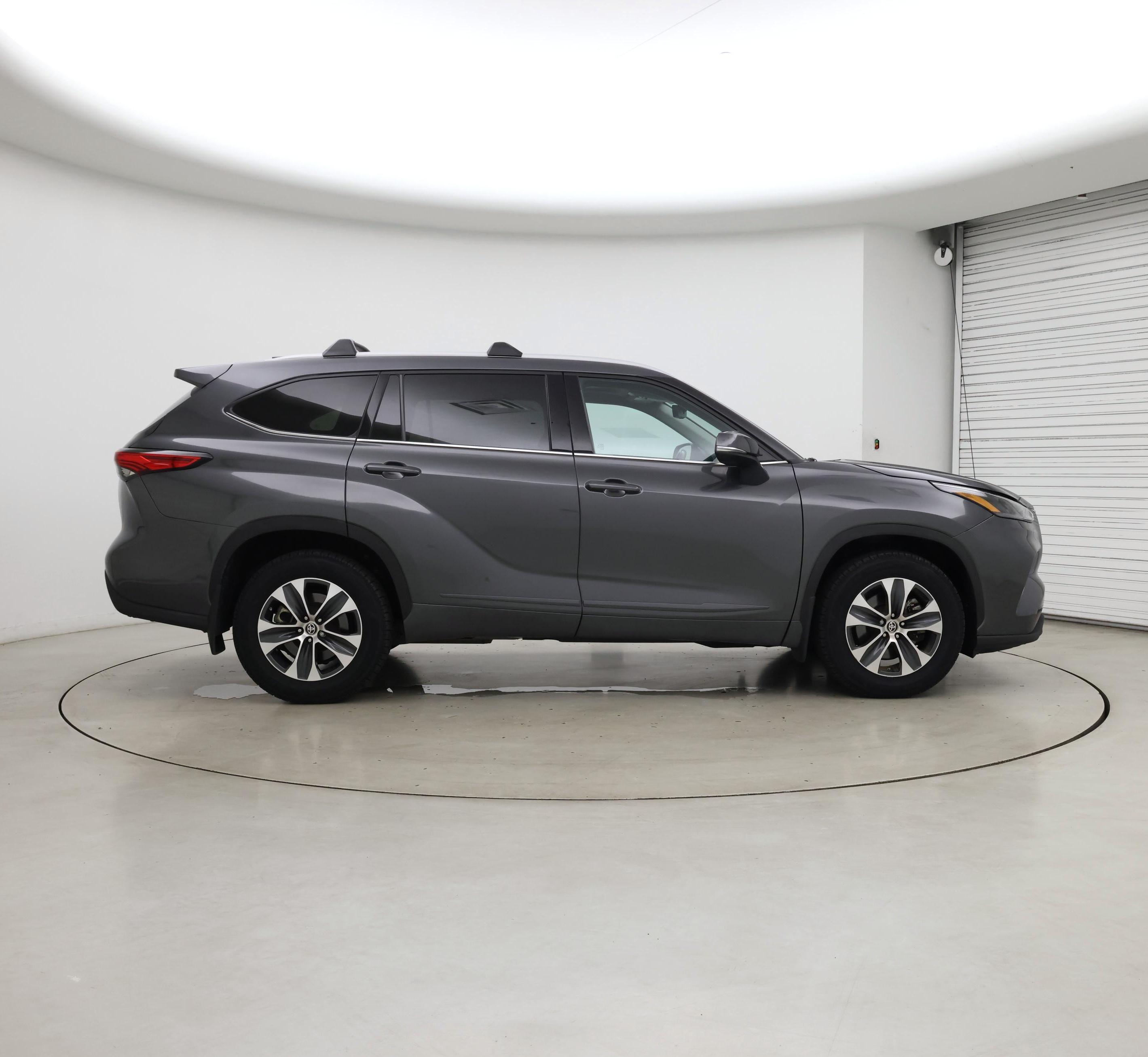 Thumbnail: 2022 Toyota Highlander - 7