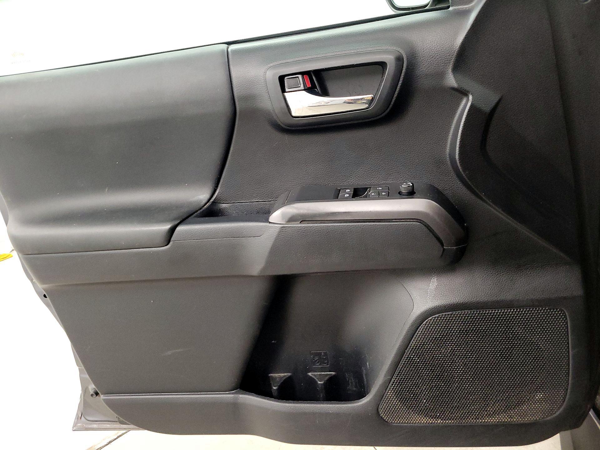 Thumbnail: 2020 Toyota Tacoma - 12