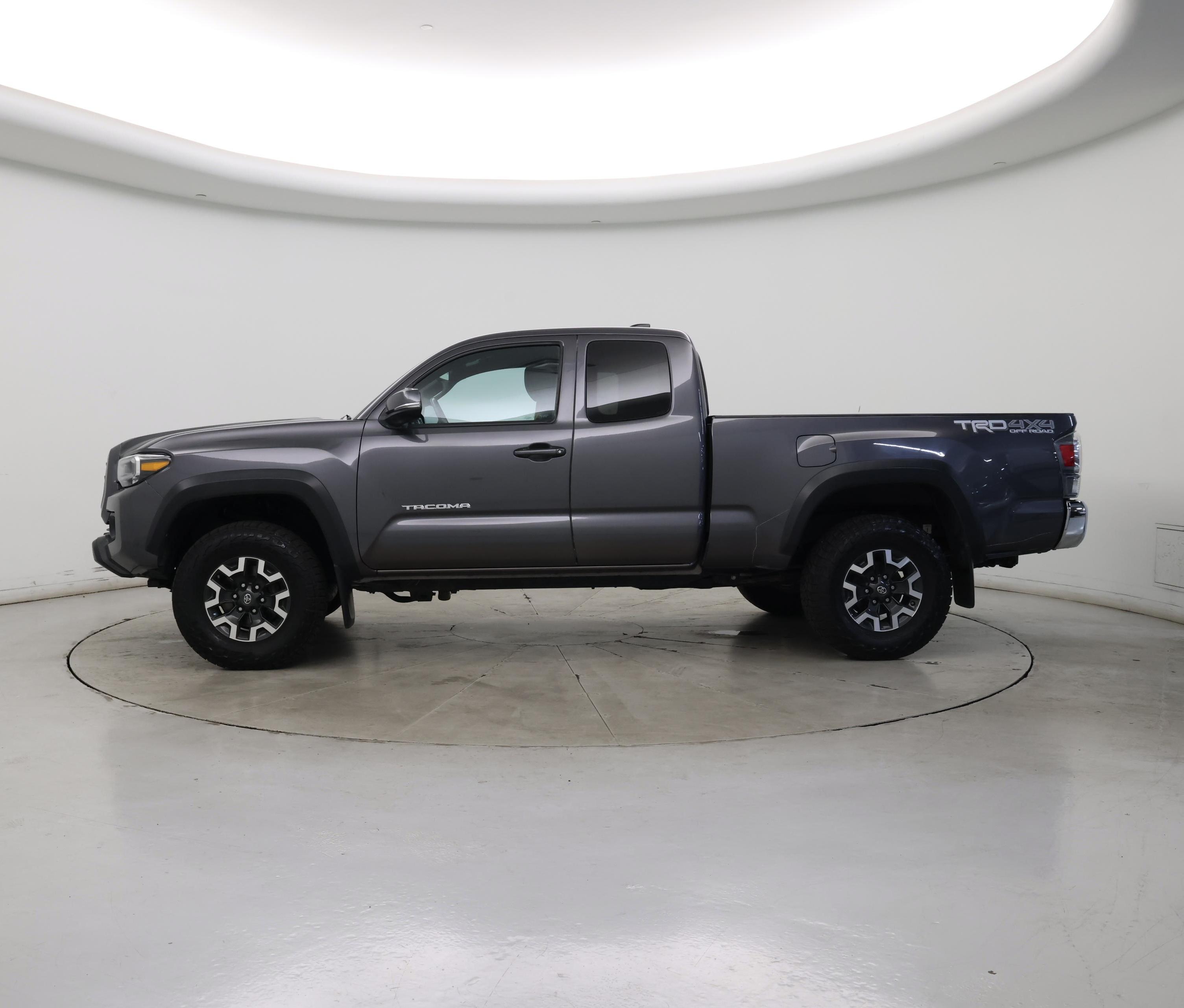 Thumbnail: 2020 Toyota Tacoma - 3