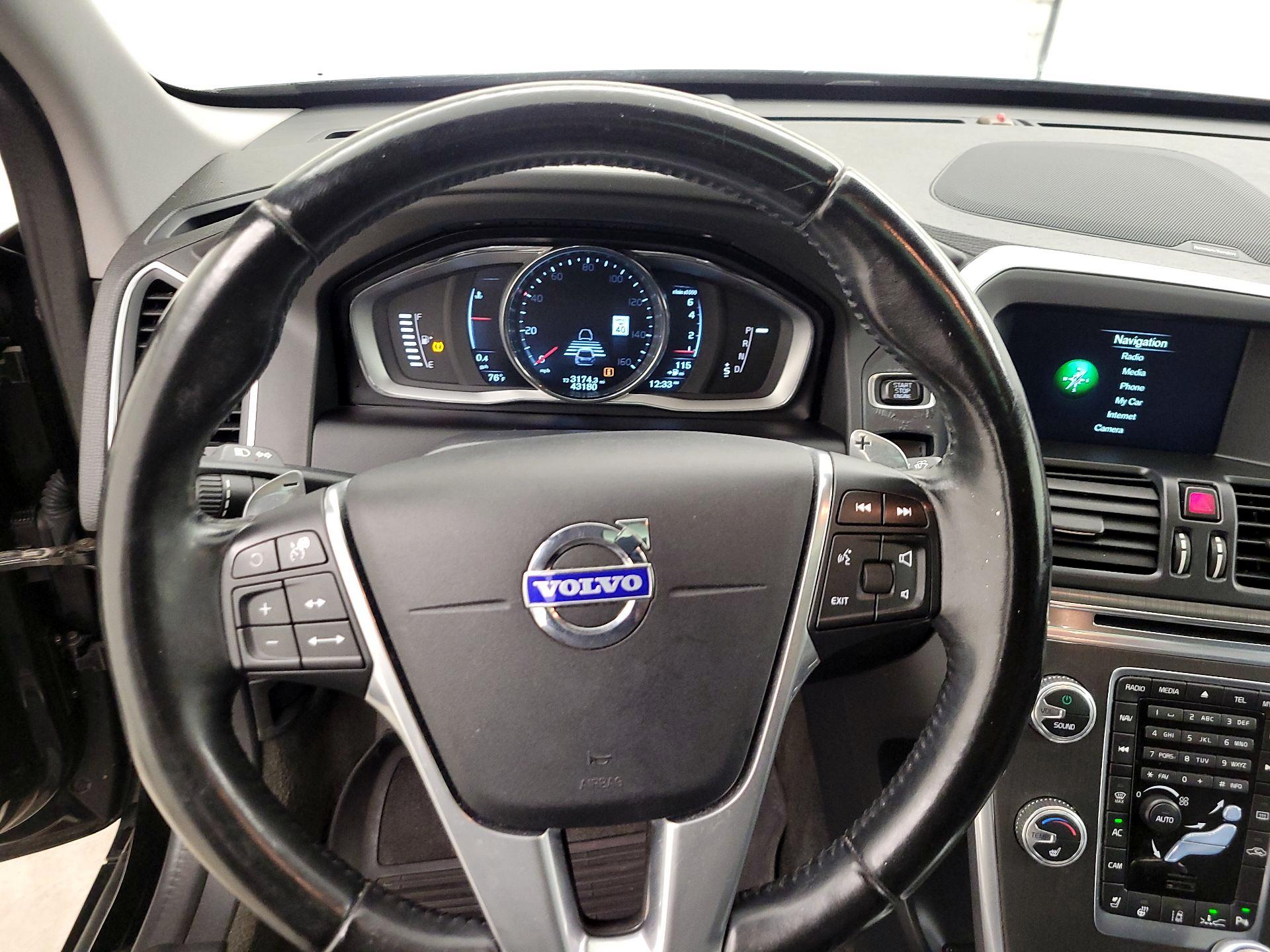 Thumbnail: 2015 Volvo XC60 - 10