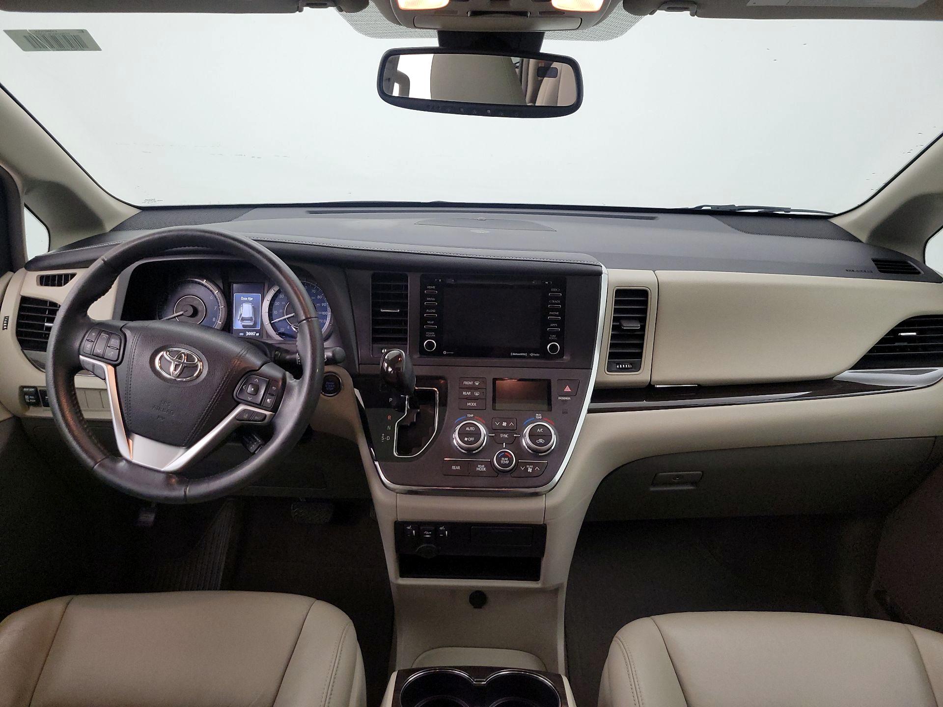 Thumbnail: 2018 Toyota Sienna - 9