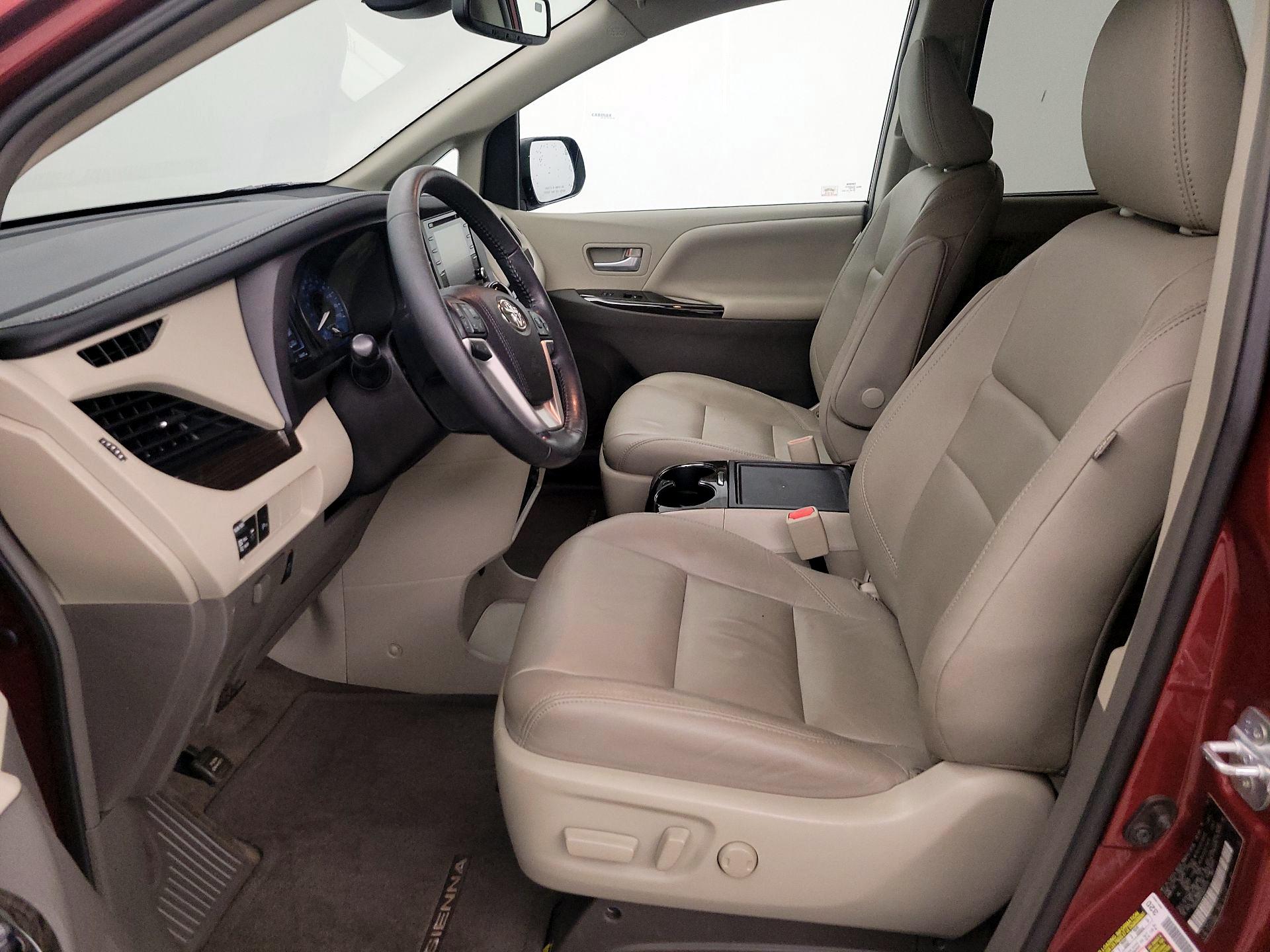 Thumbnail: 2018 Toyota Sienna - 11