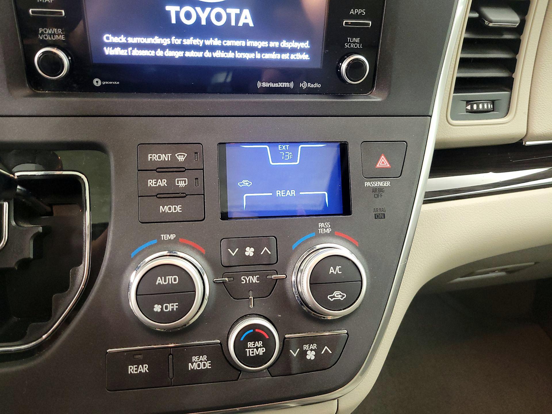 Thumbnail: 2018 Toyota Sienna - 17