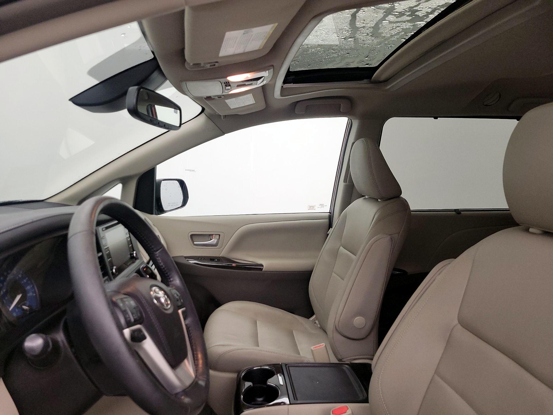 Thumbnail: 2018 Toyota Sienna - 20