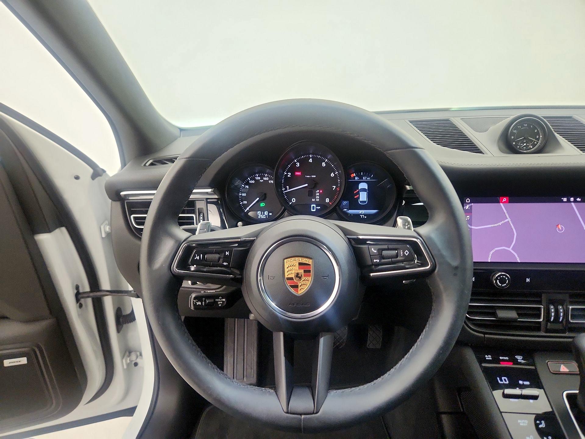 Thumbnail: 2022 Porsche Macan - 10