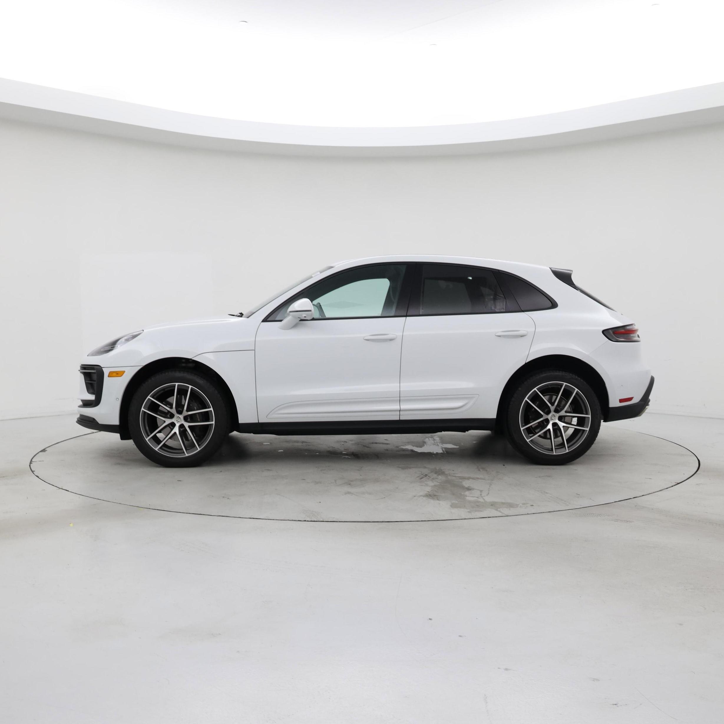 Thumbnail: 2022 Porsche Macan - 3