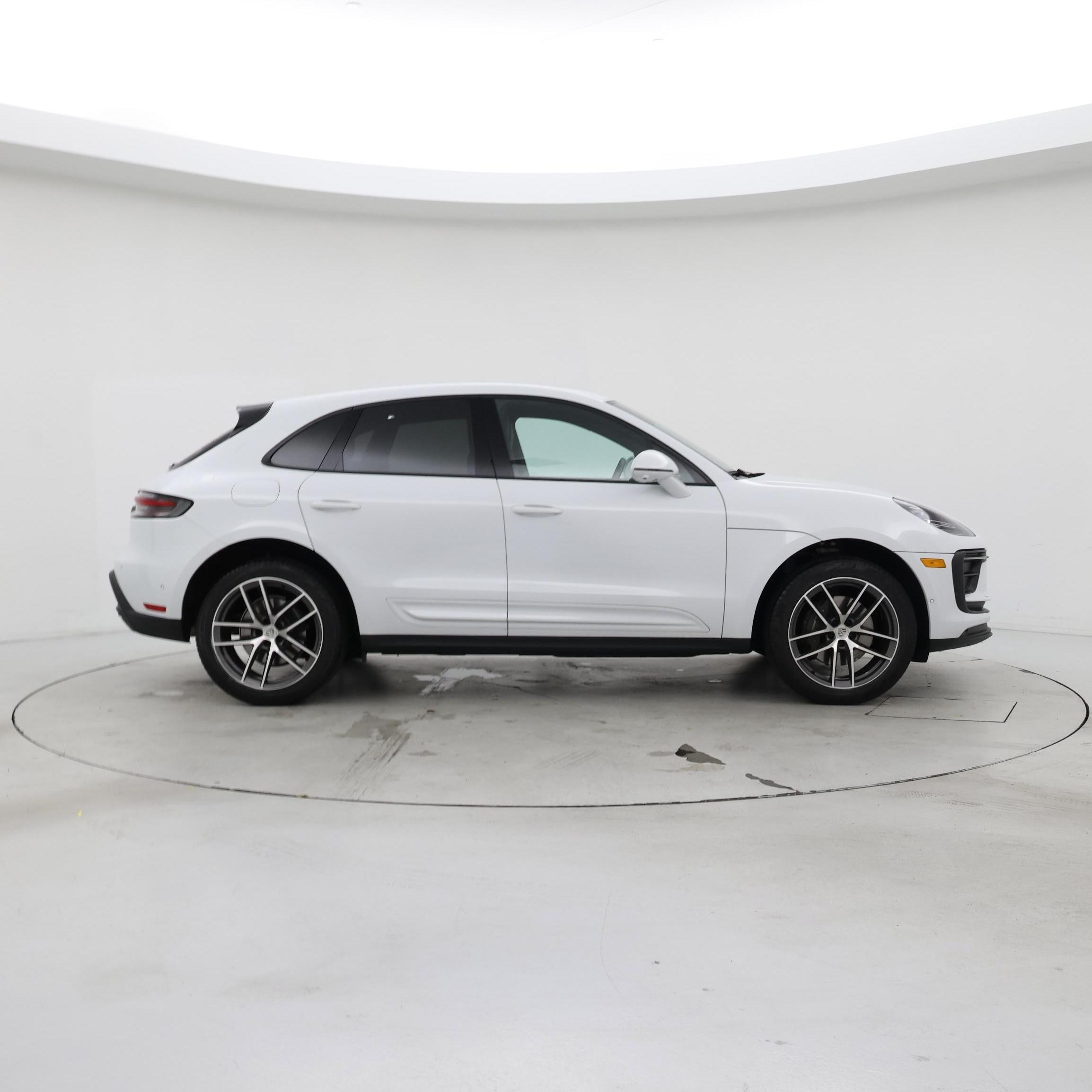 Thumbnail: 2022 Porsche Macan - 7