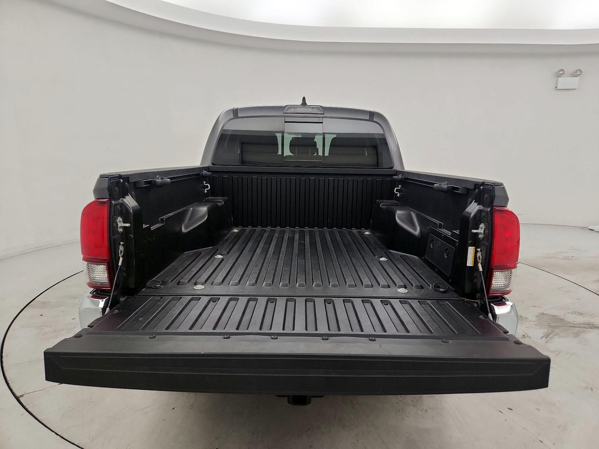 Thumbnail: 2021 Toyota Tacoma - 20