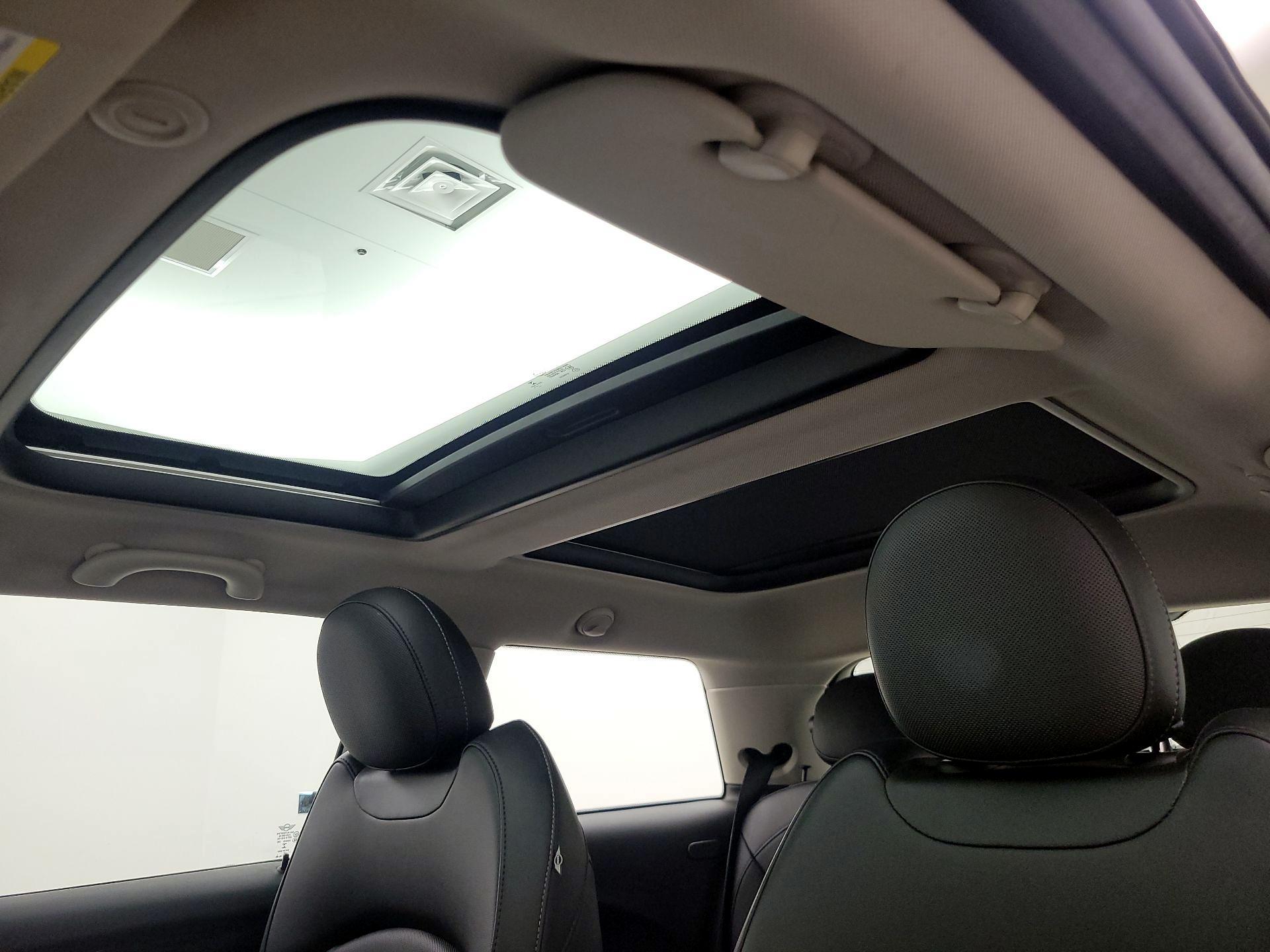 Thumbnail: 2015 MINI Cooper Hardtop - 18