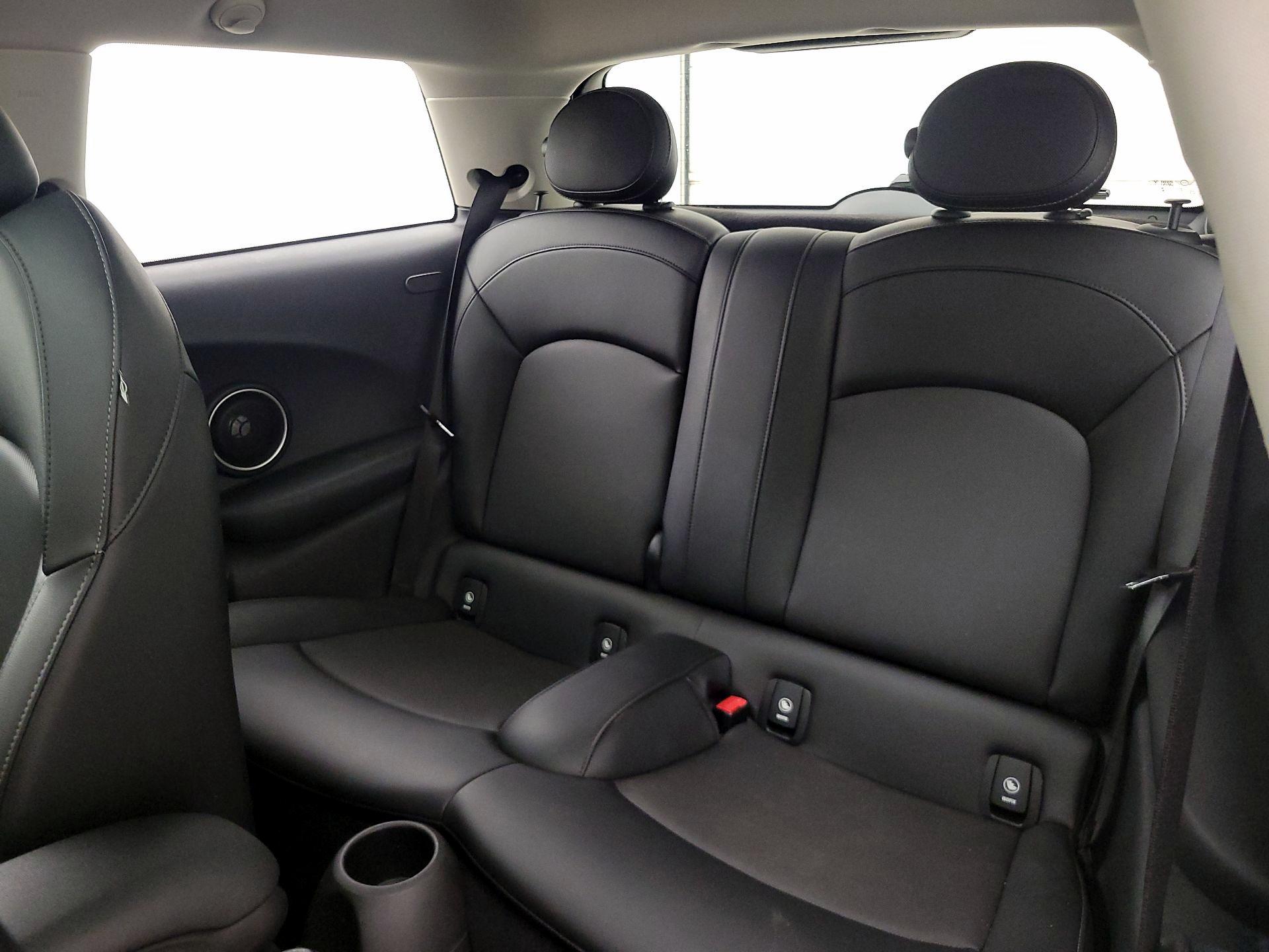 Thumbnail: 2015 MINI Cooper Hardtop - 19