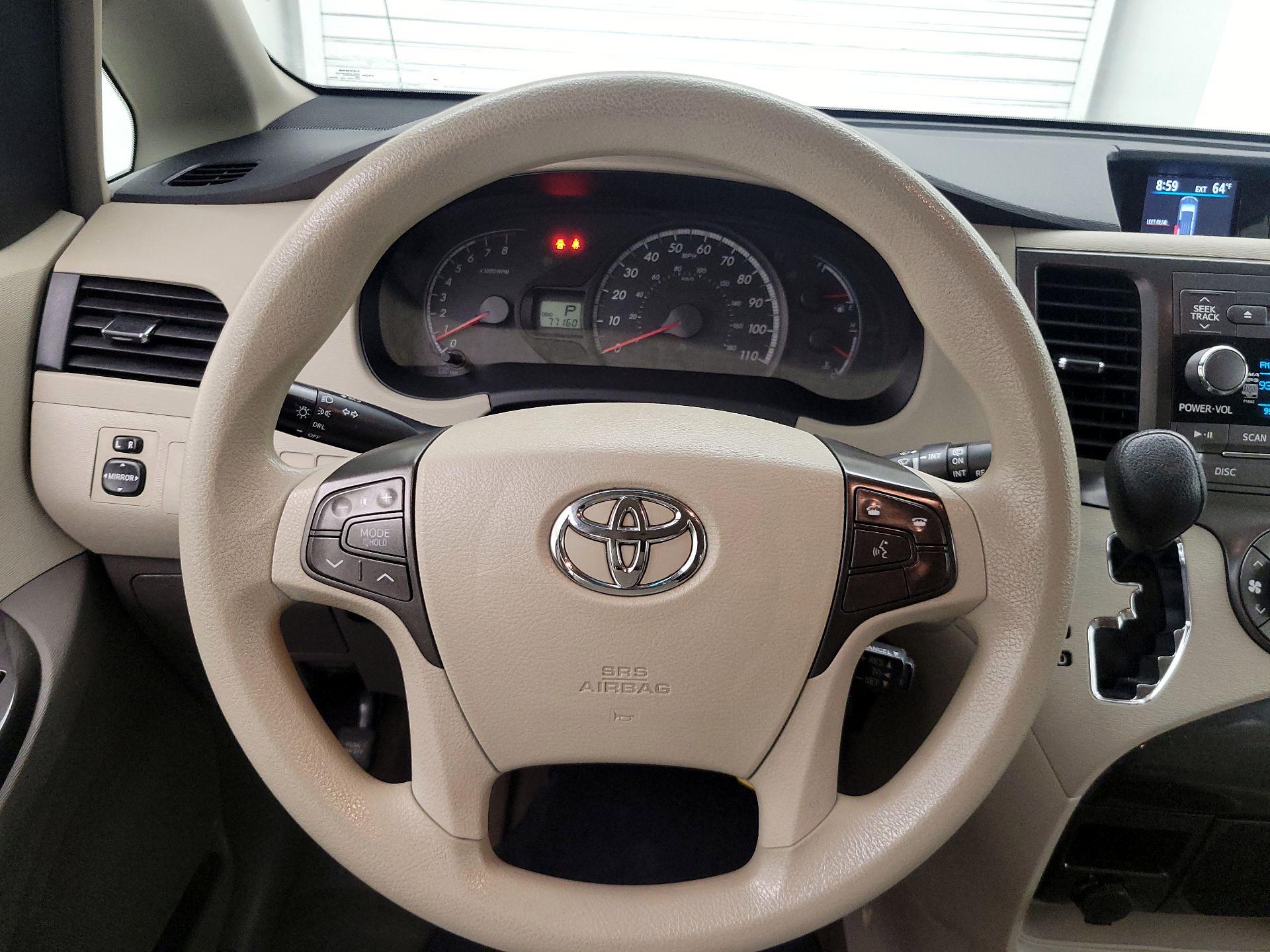 Thumbnail: 2014 Toyota Sienna - 10