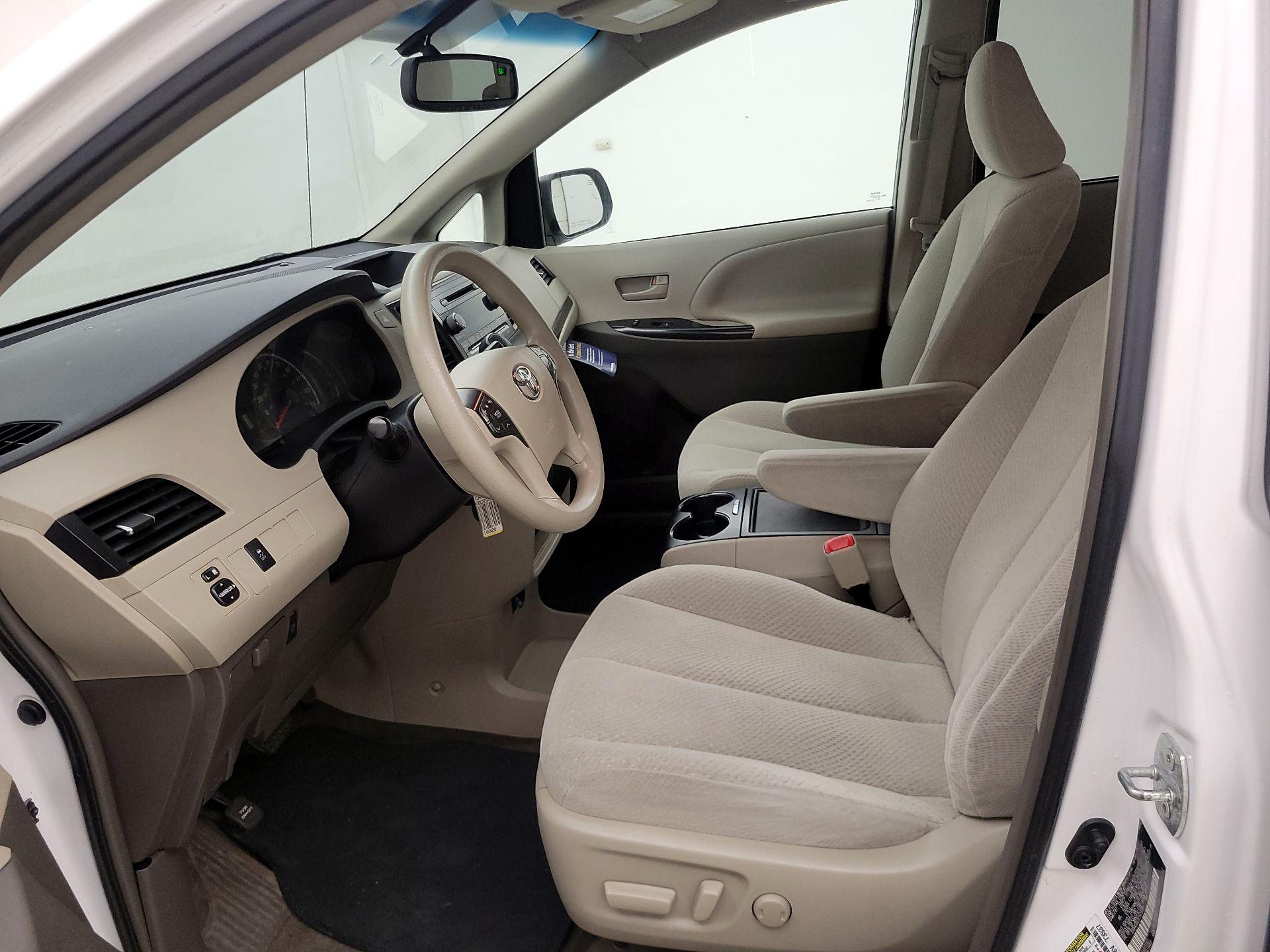 Thumbnail: 2014 Toyota Sienna - 11