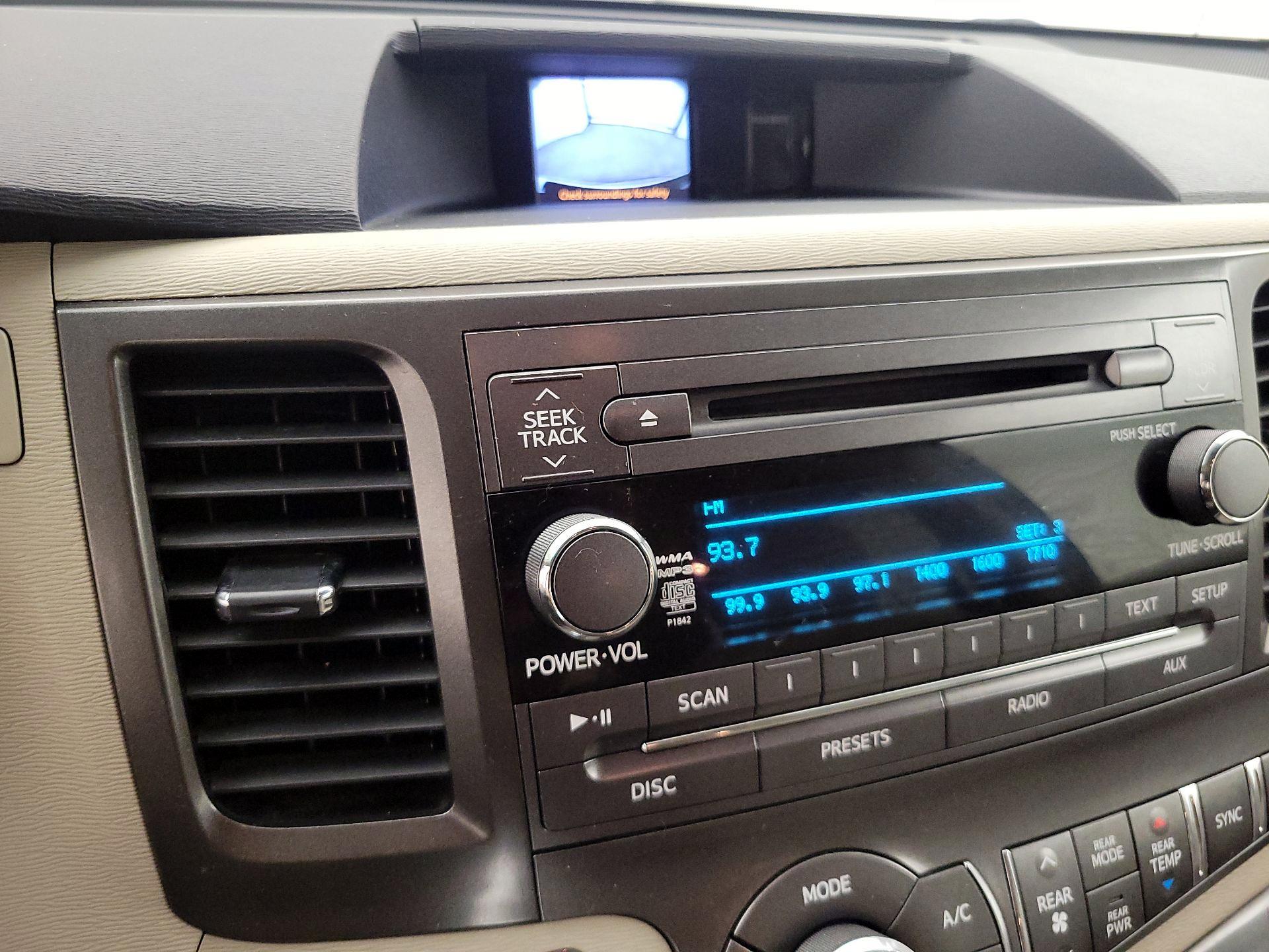 Thumbnail: 2014 Toyota Sienna - 14