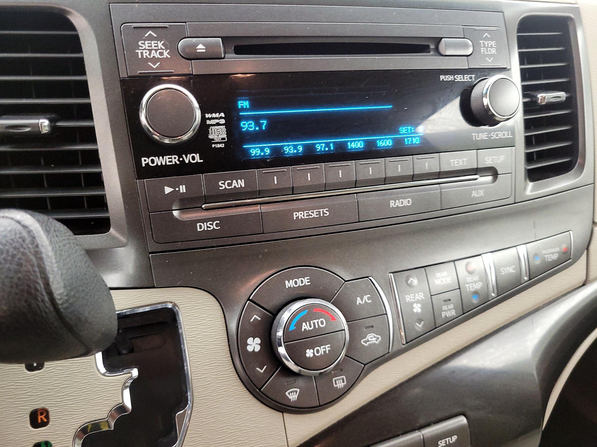 Thumbnail: 2014 Toyota Sienna - 15
