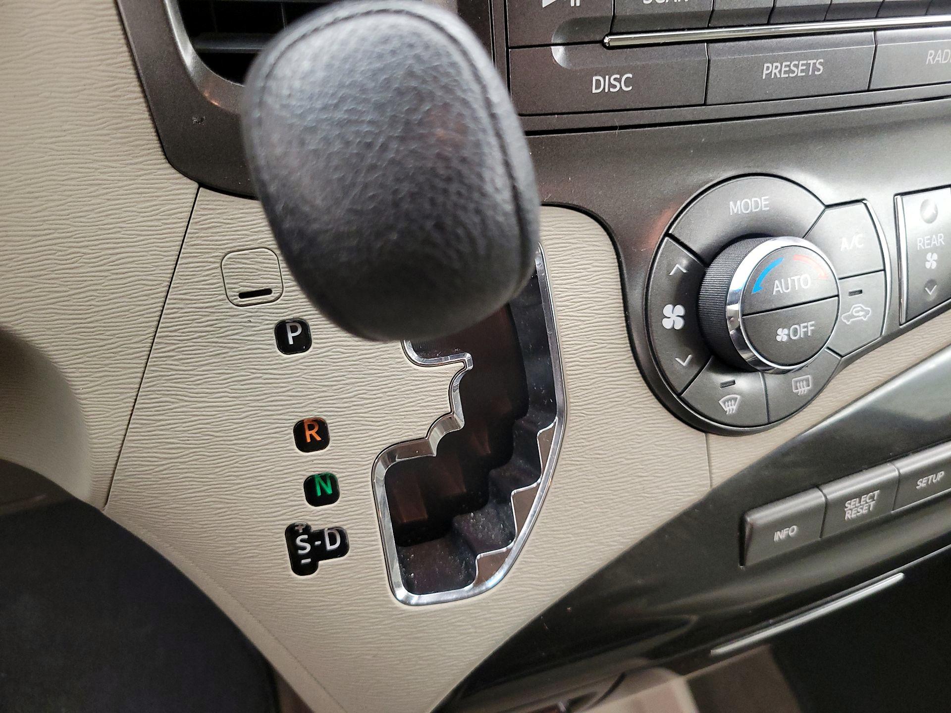 Thumbnail: 2014 Toyota Sienna - 17