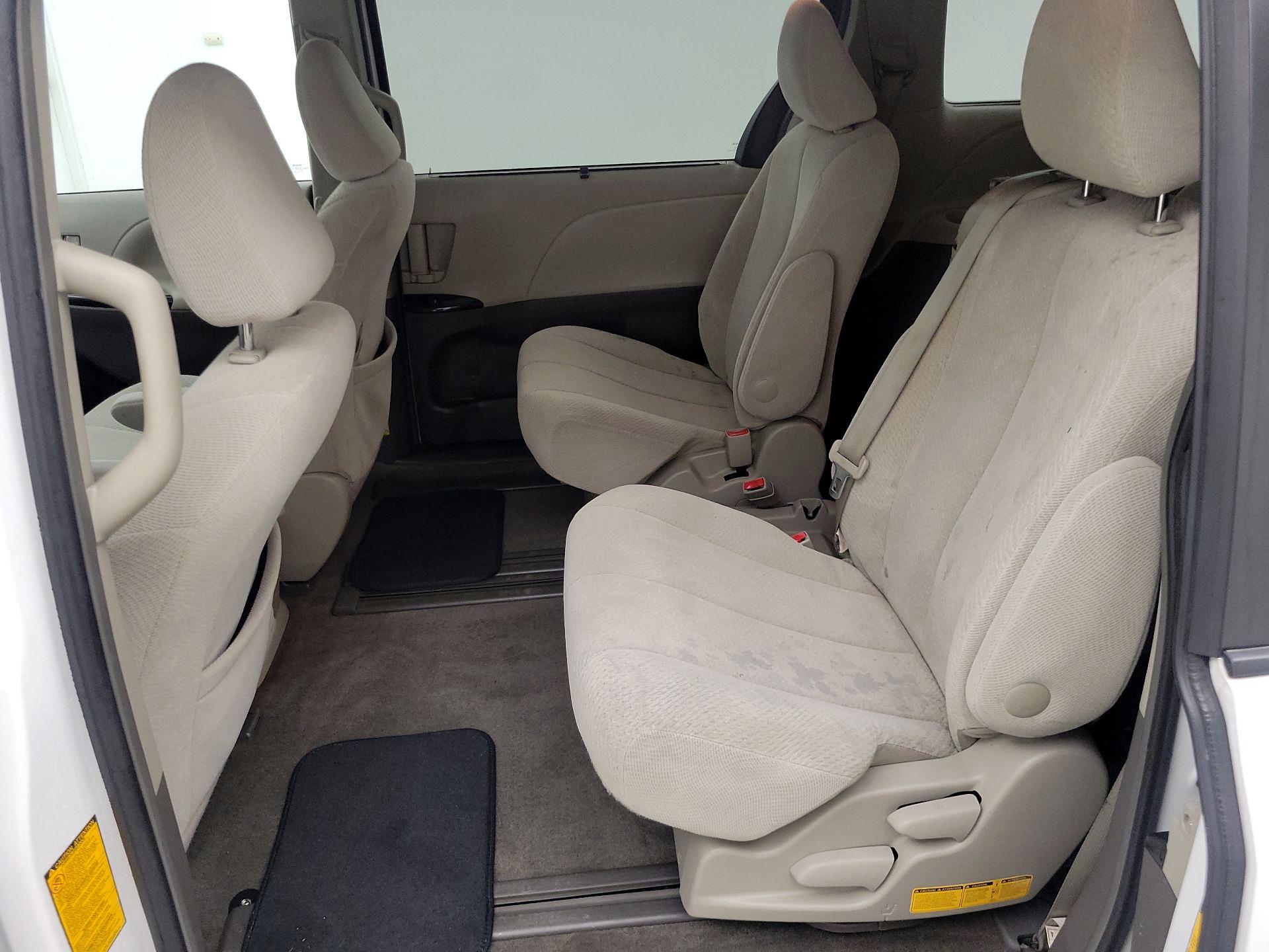 Thumbnail: 2014 Toyota Sienna - 19
